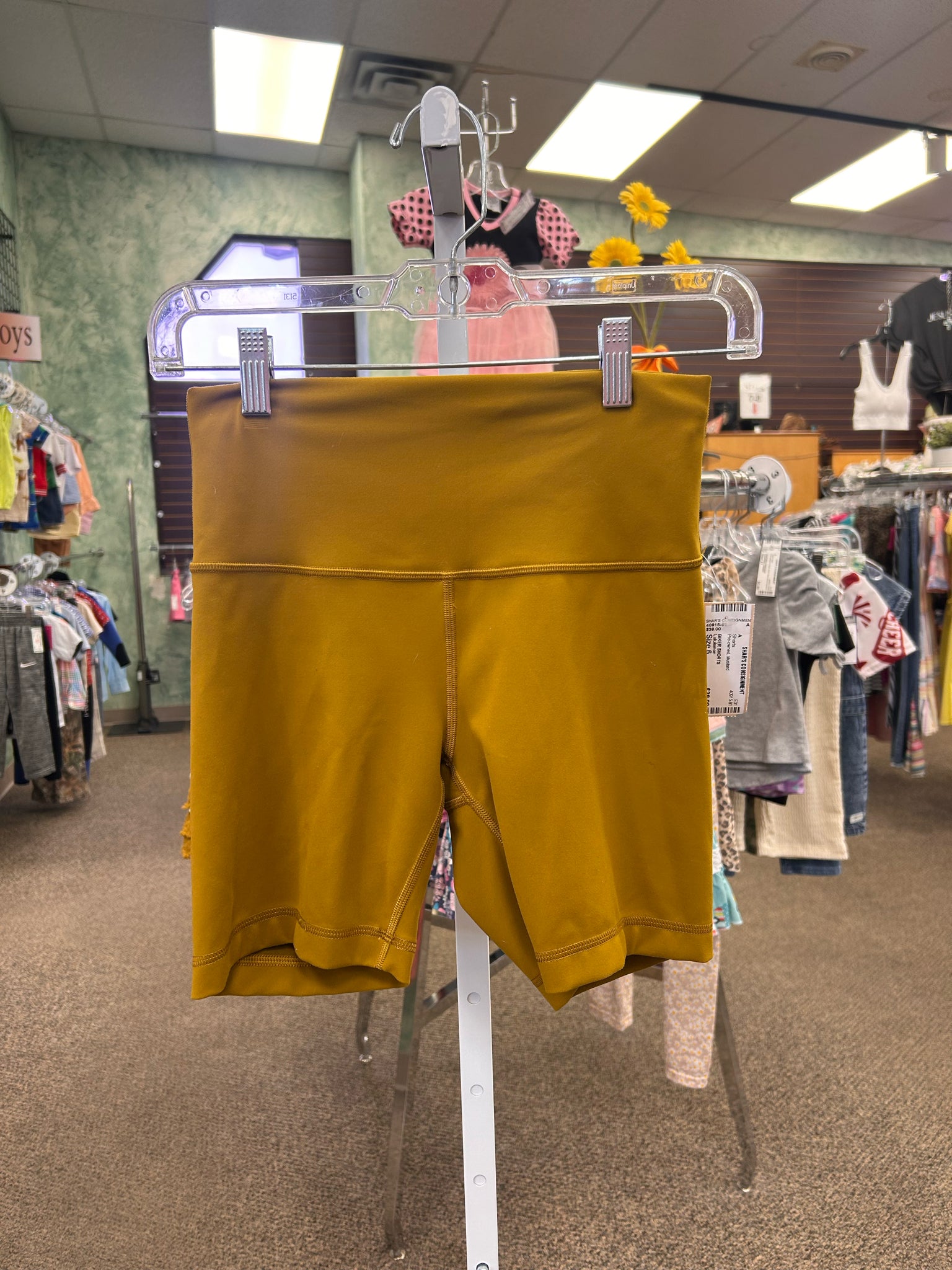 Pre-owned Lululemon Mustard Size 6 Shorts
