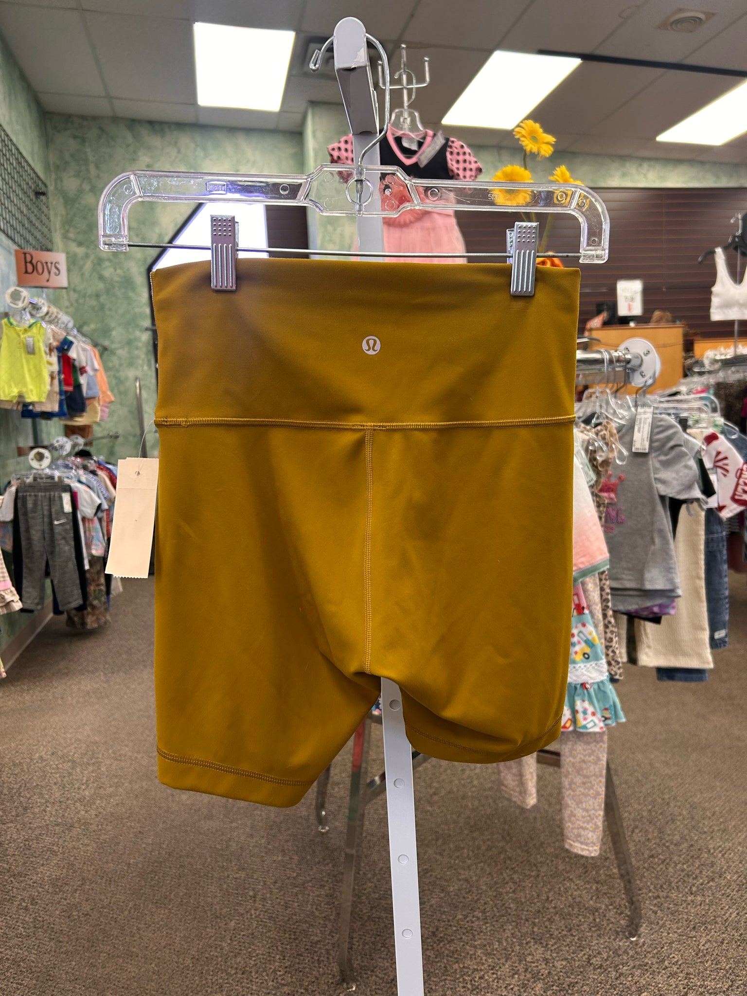Pre-owned Lululemon Mustard Size 6 Shorts