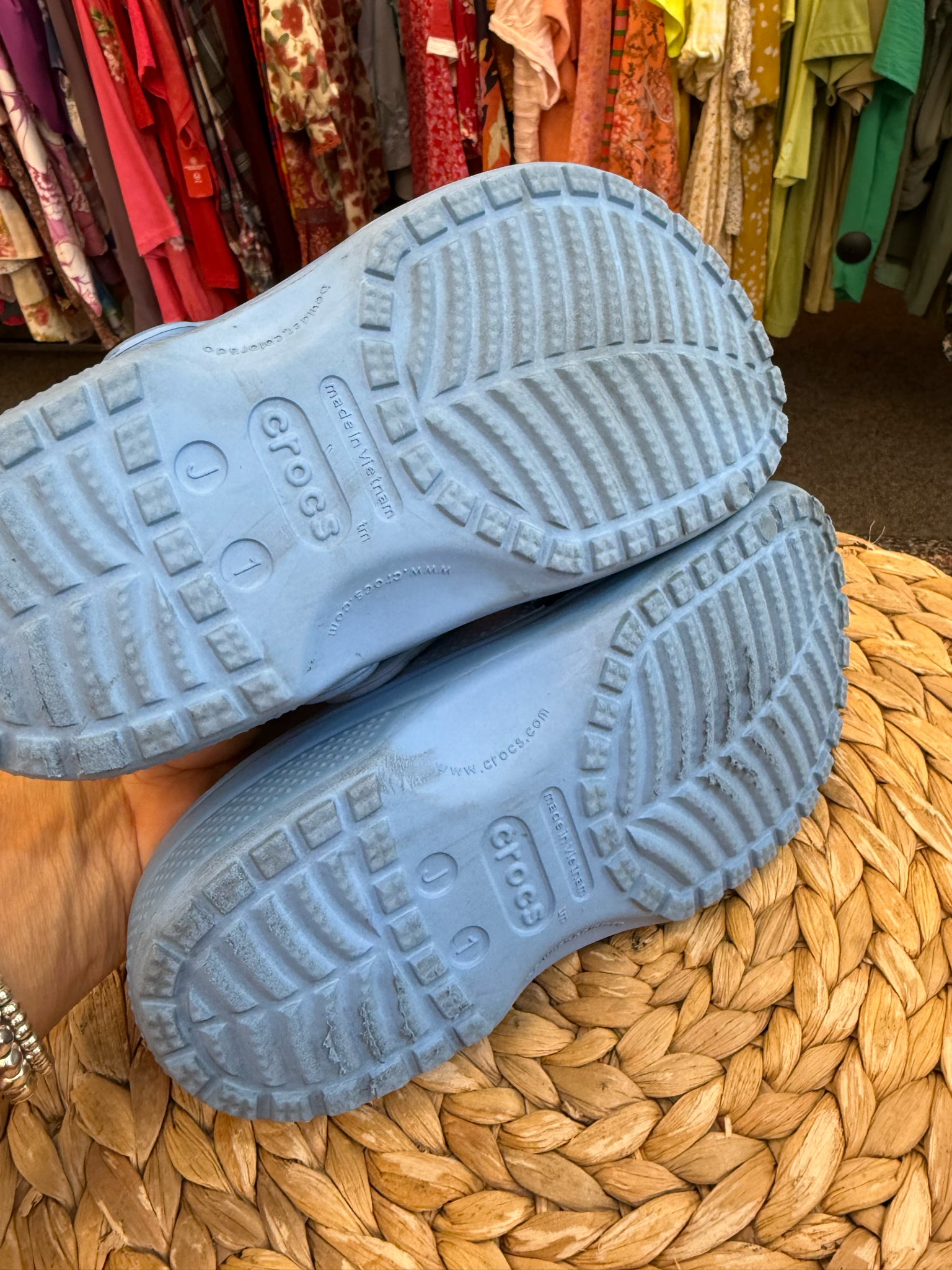 Pre-owned CROCS Blue Multi Trim Shoe Size 1 Girls Sandal