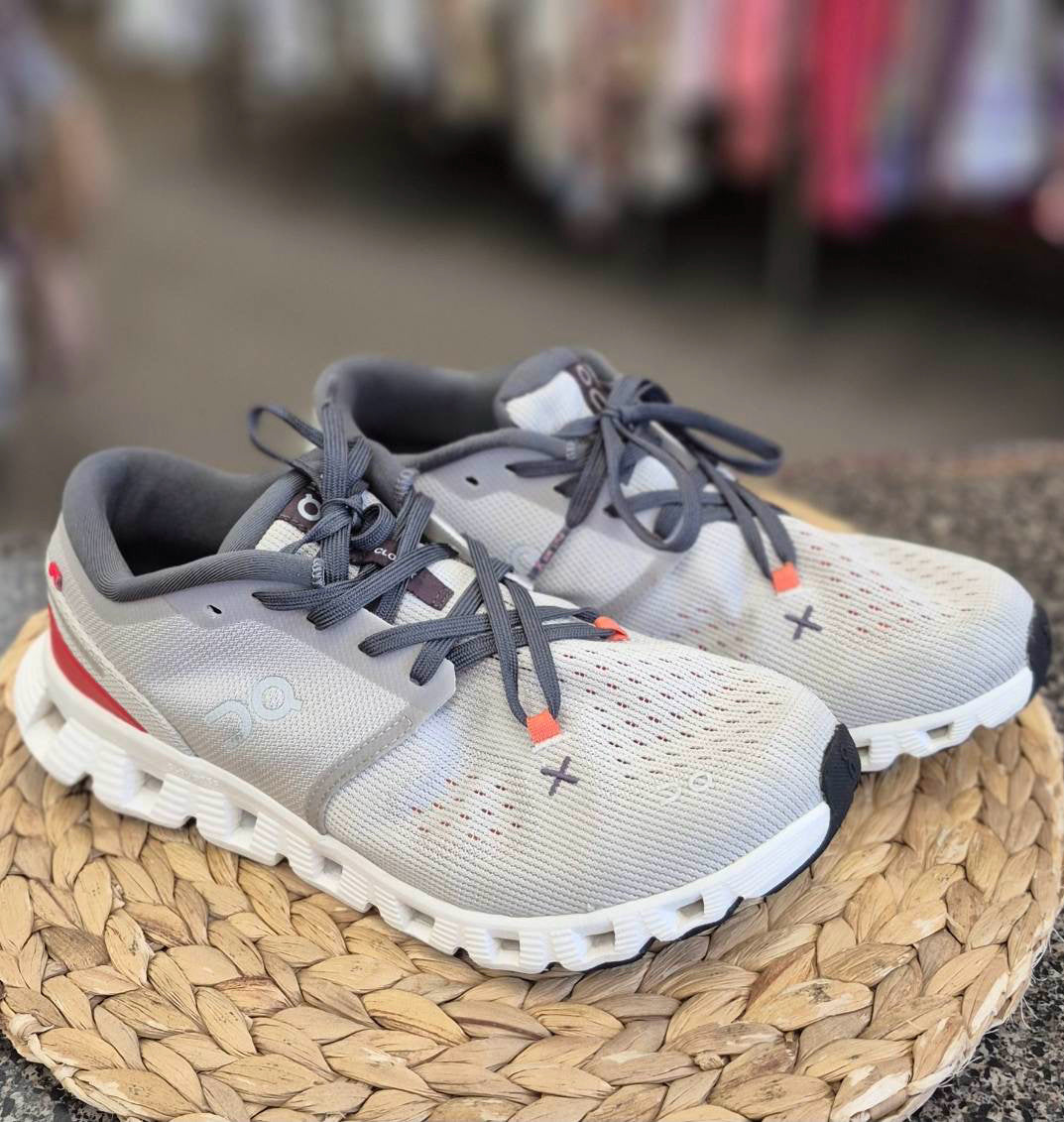 Pre-owned On Cloud Light gray Orange SHOE SIZE 7 MENS Designer Sneaker