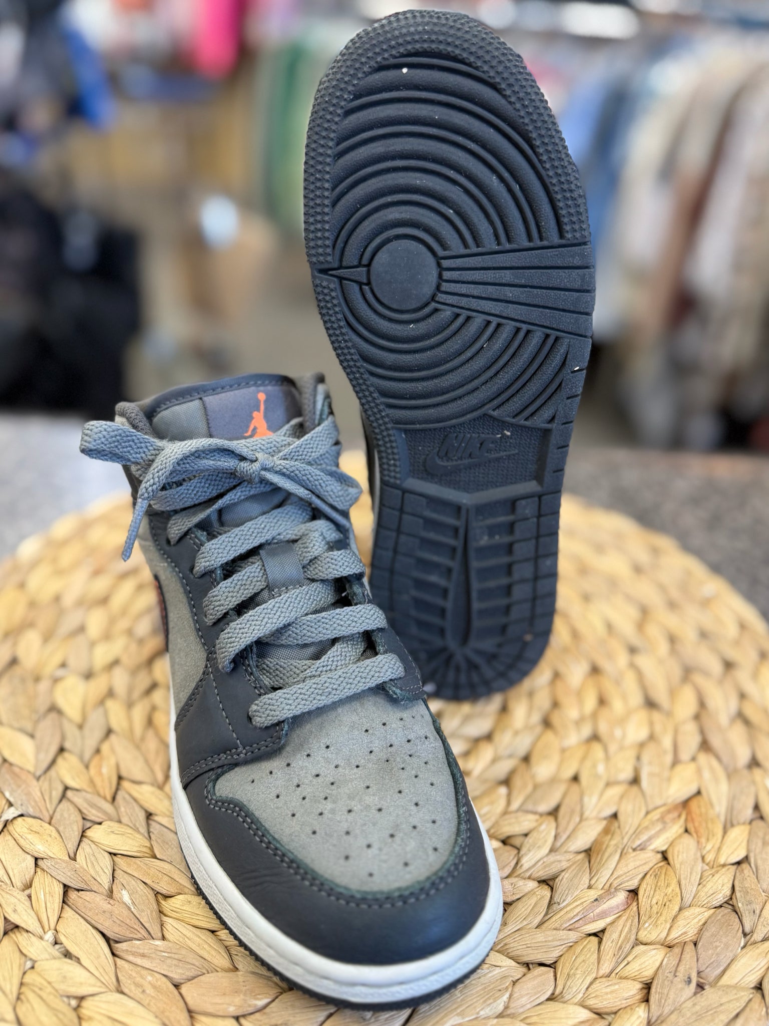 Pre-owned AIR JORDAN Dark gray Orange Trim C-SIZE 4 Boys Designer Sneaker