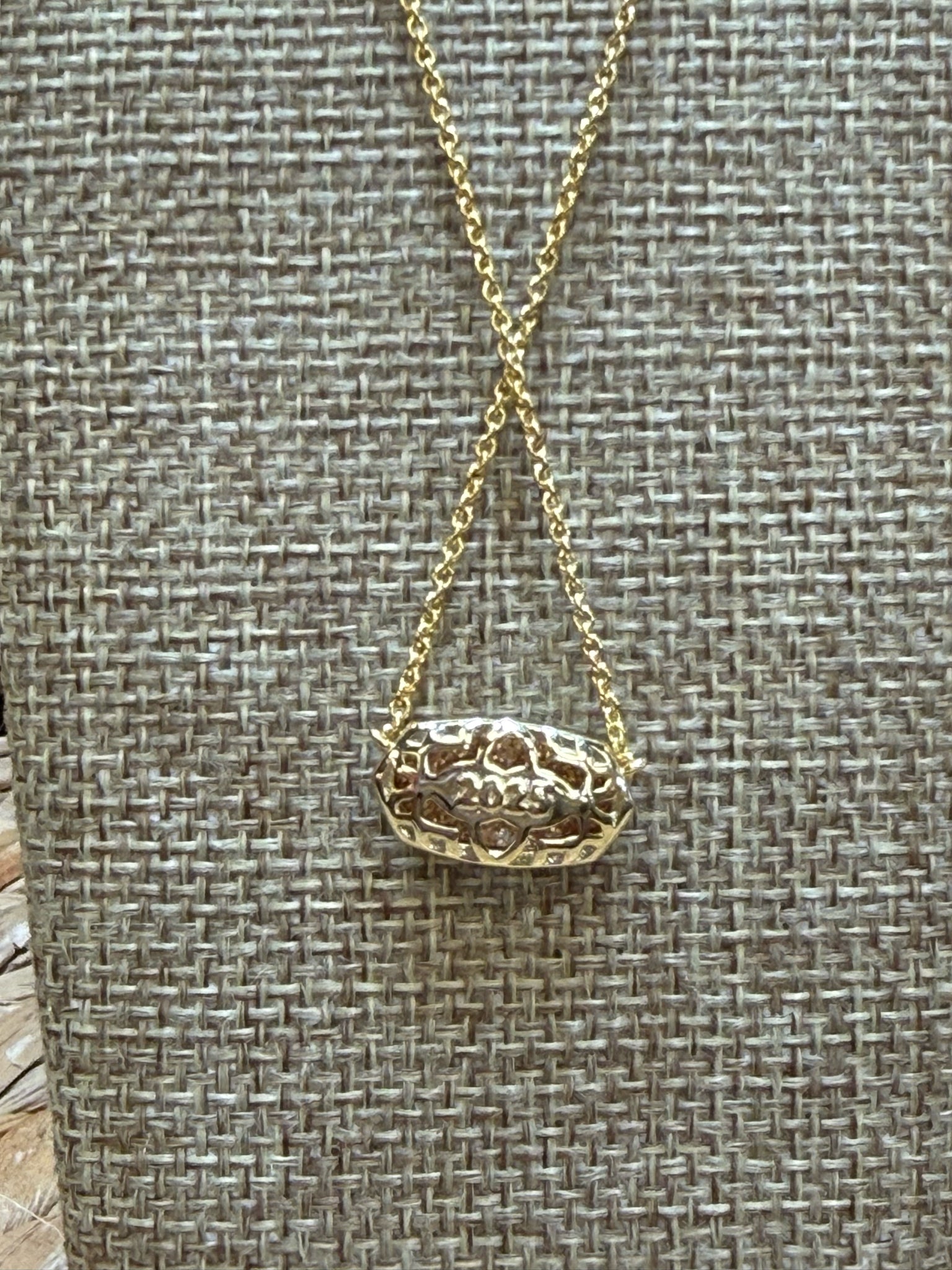 Pre-owned KENDRA SCOTT Gold Gold Sparkle Designer Necklace