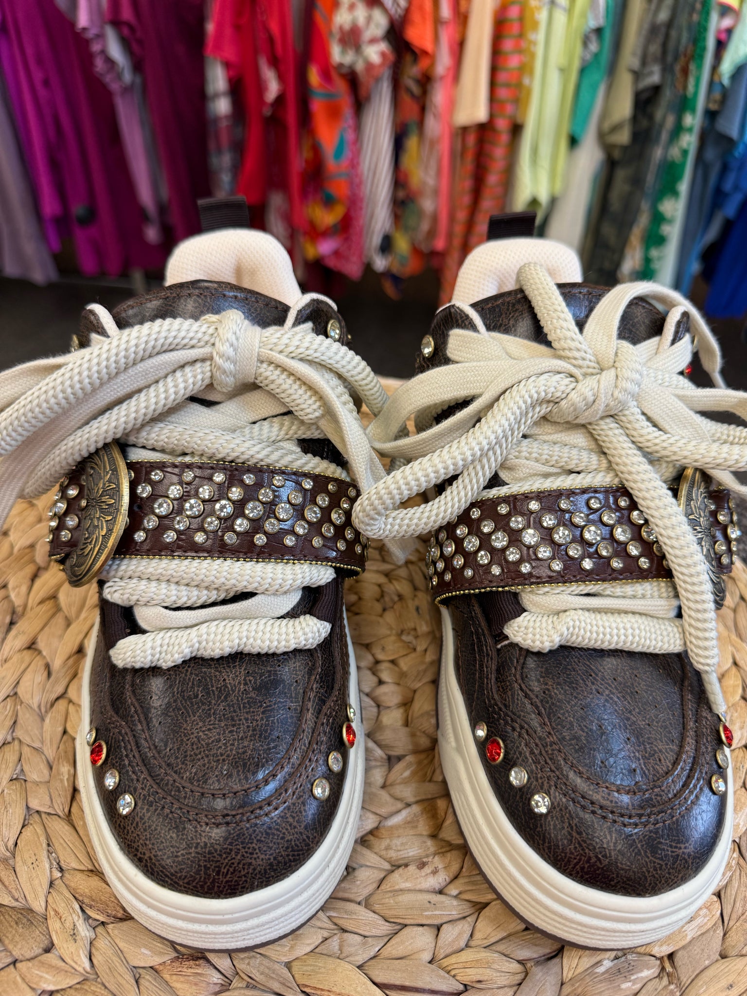 Pre-owned STEVE MADDEN Dark brown Cream Trim Size 7 Designer Sneaker