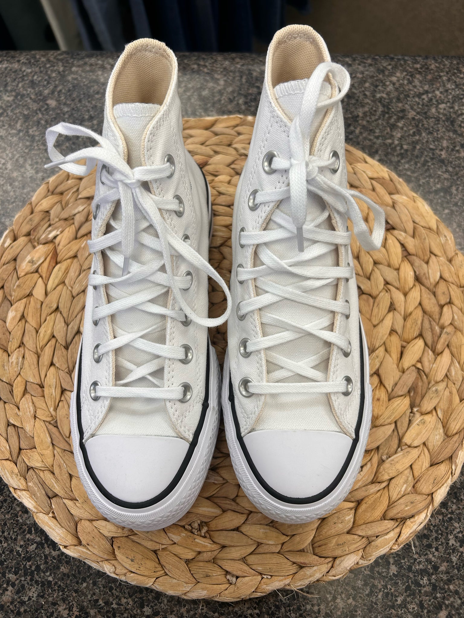 Pre-owned CONVERSE White Black Trim Size 5.5 Designer Sneaker