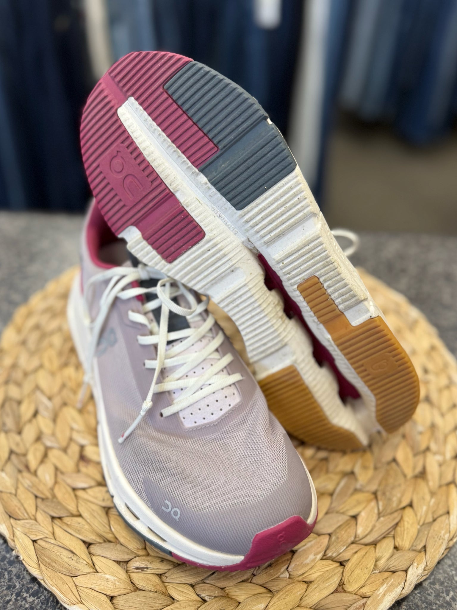 Pre-owned On Cloud Light pink Dark Pink Size 9.5 Designer Sneaker