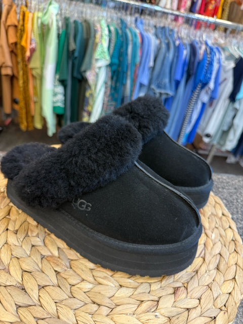 New with Tag UGG Black Size 6 Designer Slipper