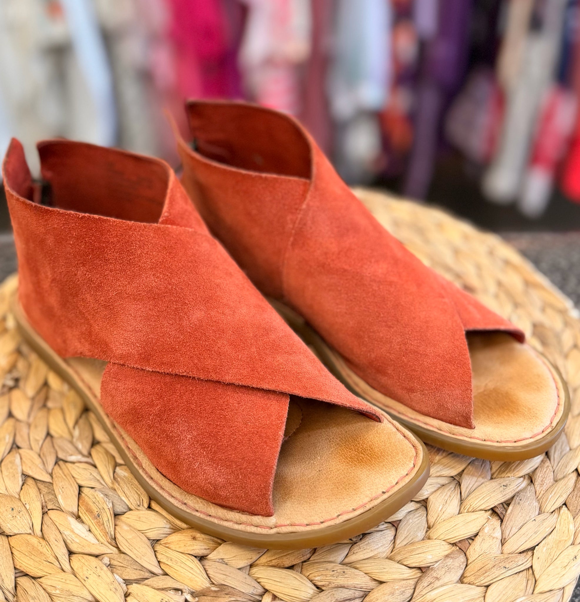 Pre-owned BORN Red Size 8 Designer Sandal