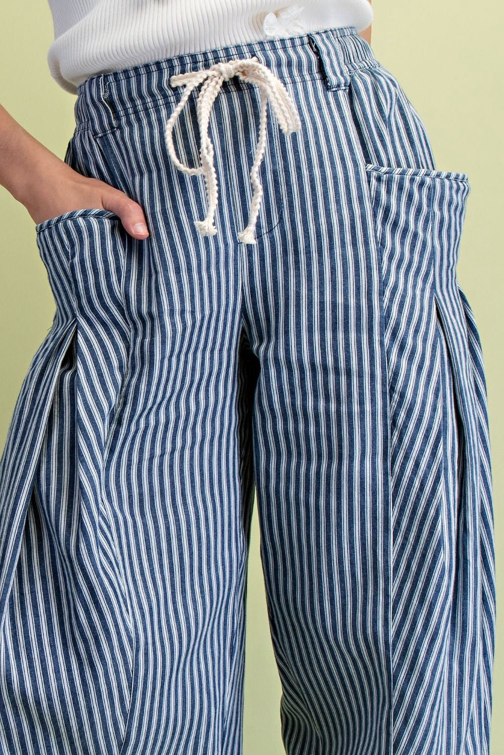 New EASEL DENIM PINSTRIPE White Size Small Pants