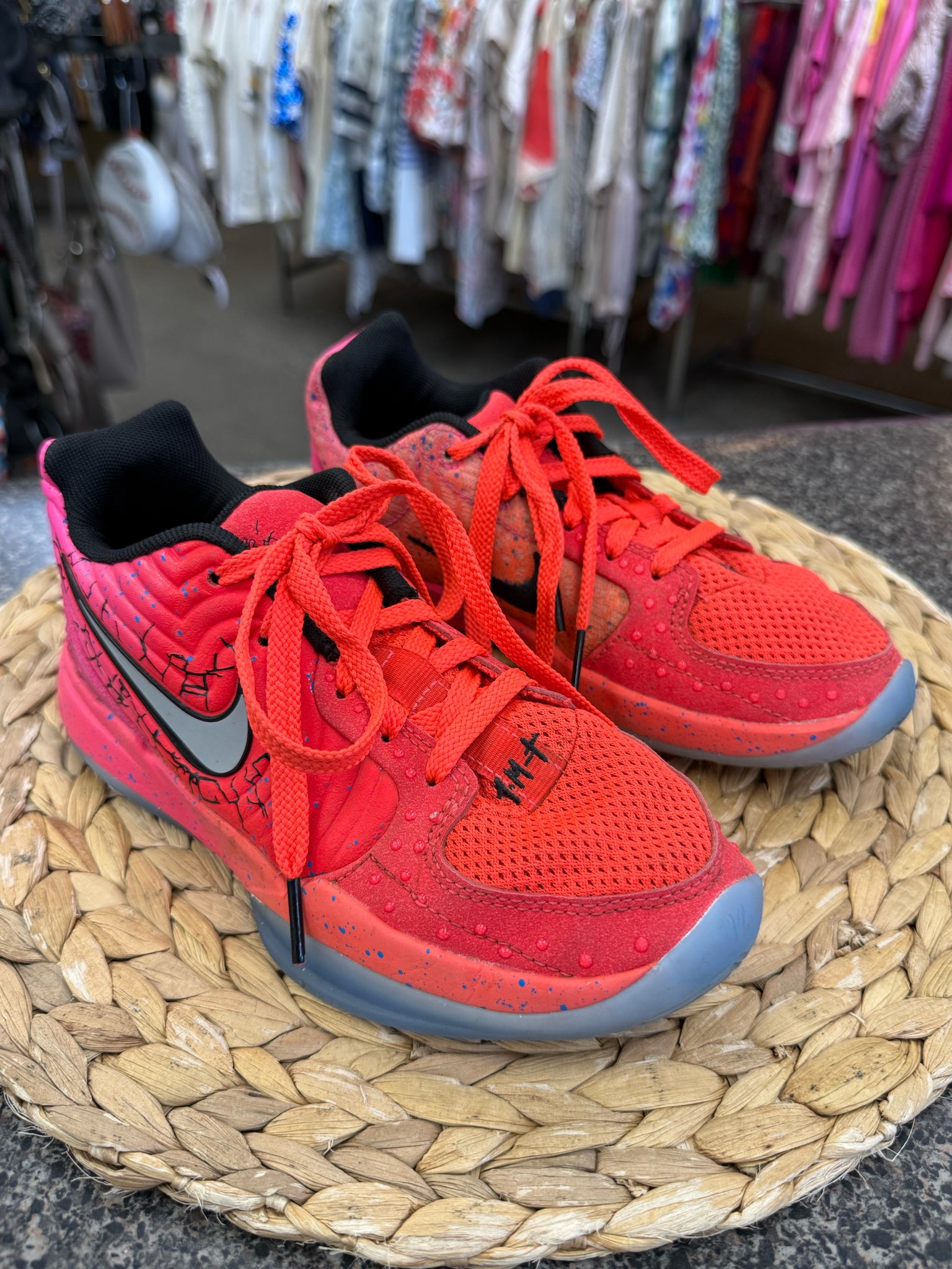 Pre-owned NIKE Neon coral Black C-SIZE 2 Boys Designer Sneaker