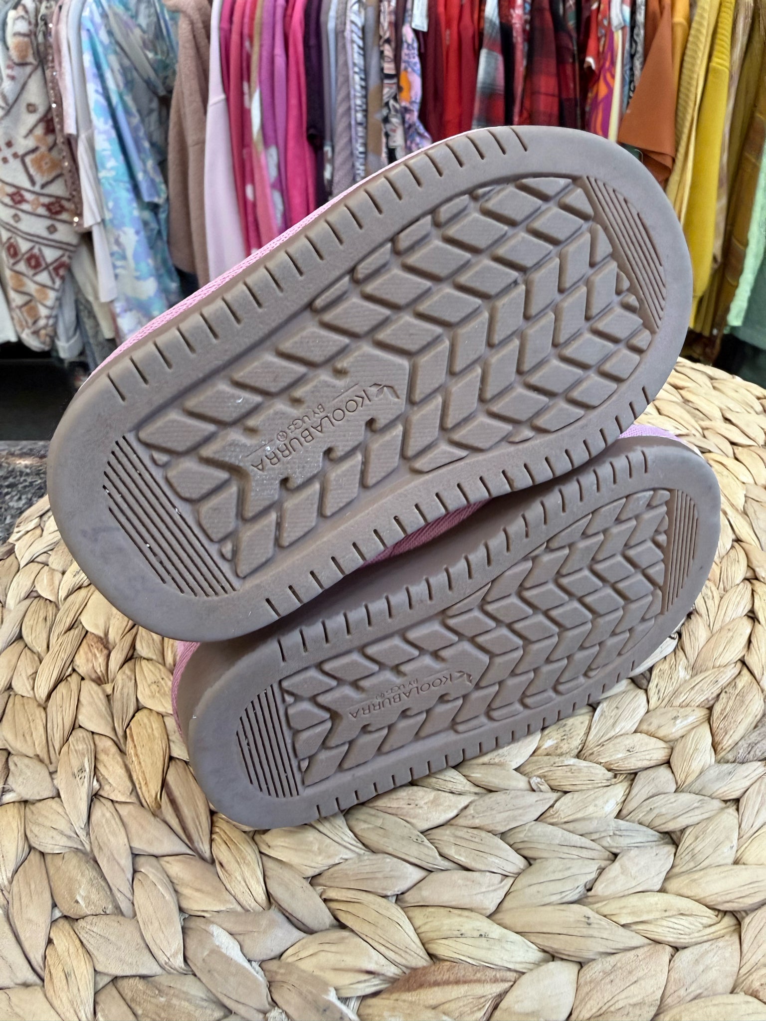 New Without Tag UGG Hot pink Shoe Size 5 Girls Boot