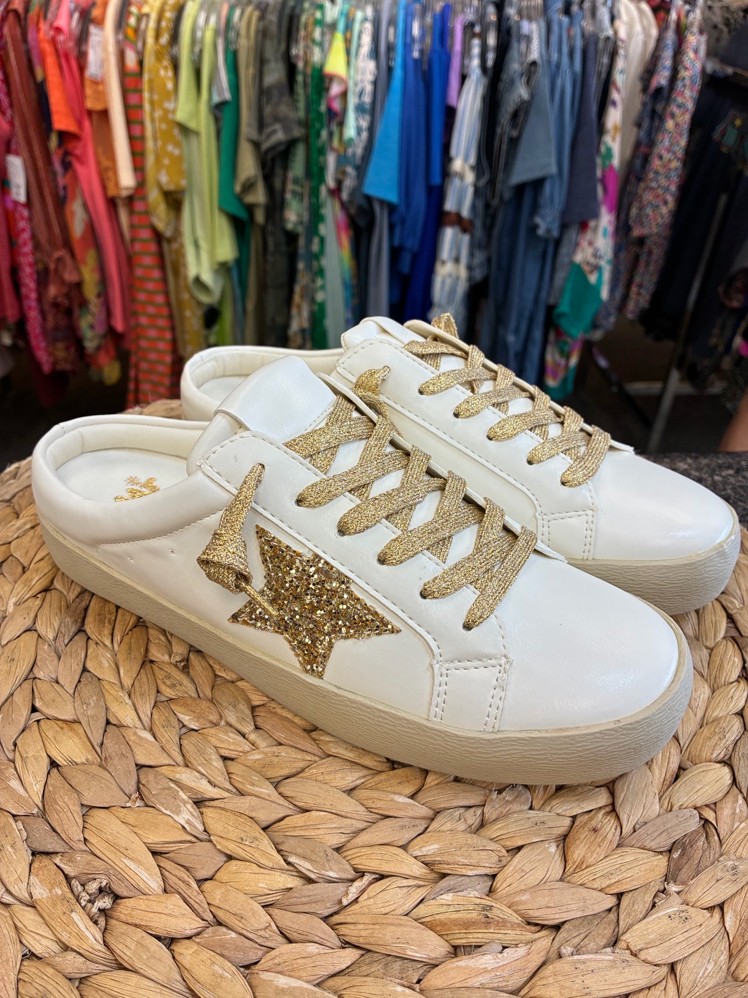 New Without Tag Camel Threads White Gold Sparkle Size 7 Designer Sneaker