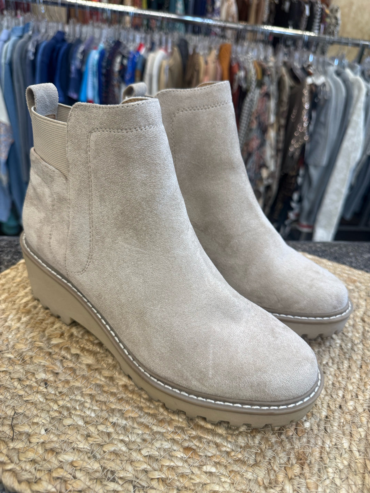 Pre-owned DOLCE VITA Cream Size 9 Bootie