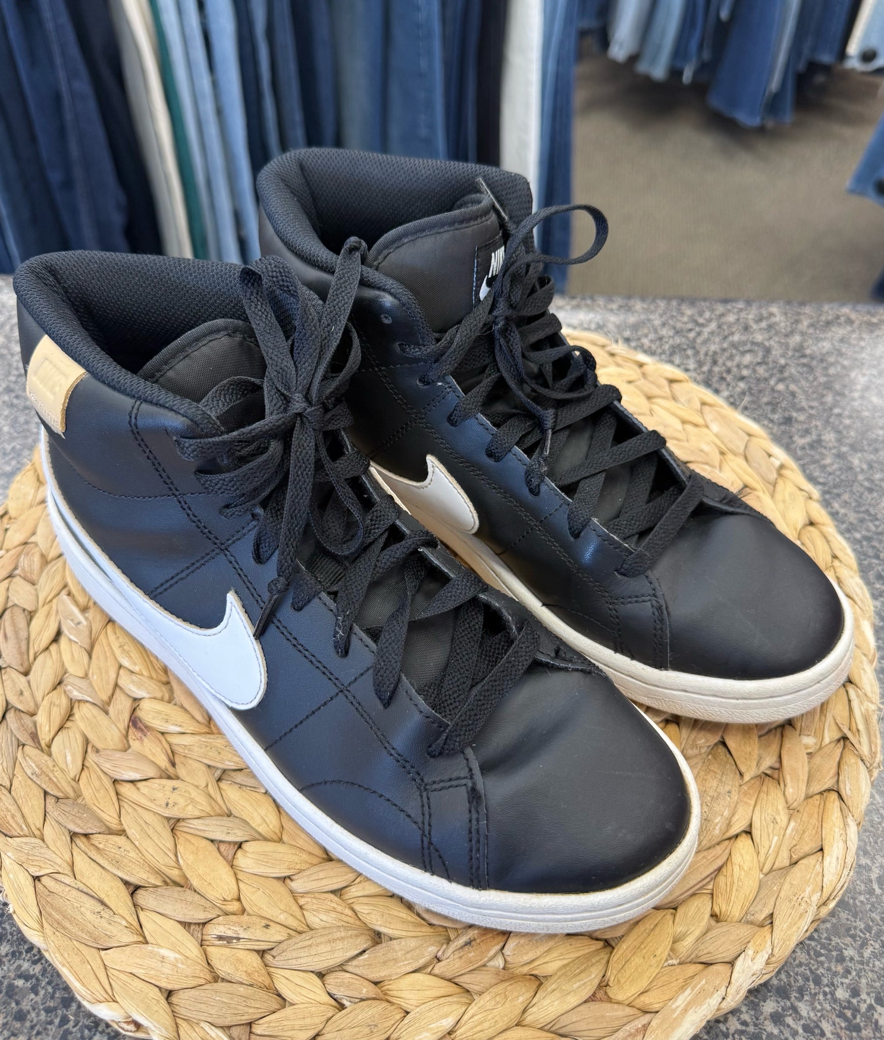 Pre-owned NIKE Black White Trim SHOE SIZE 7.5 MENS Designer Sneaker