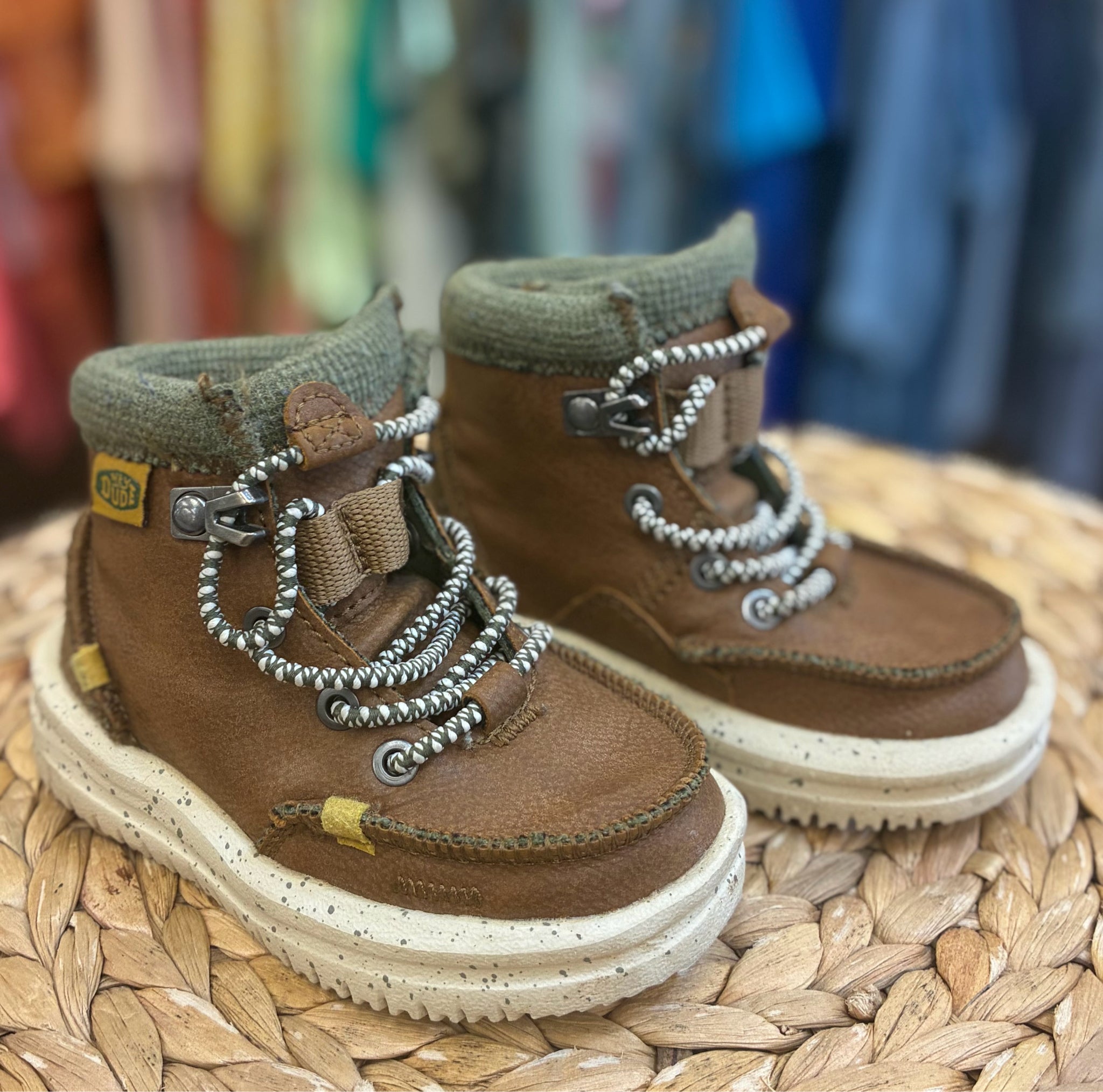 Pre-owned HEY DUDE Brown Green Trim C-SIZE 5T Boys Boots