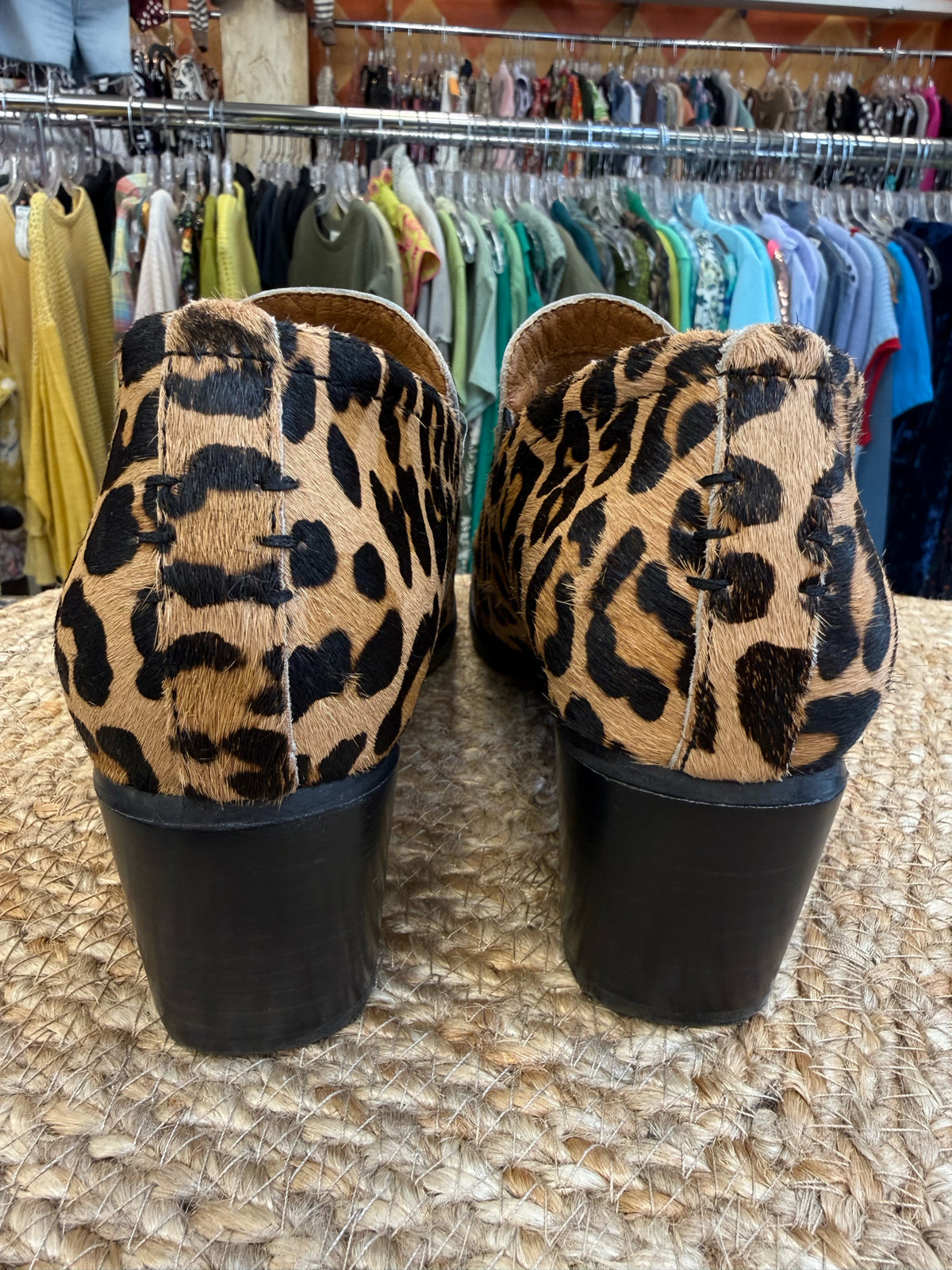 Pre-owned aetrex Leopard Size 7 Bootie