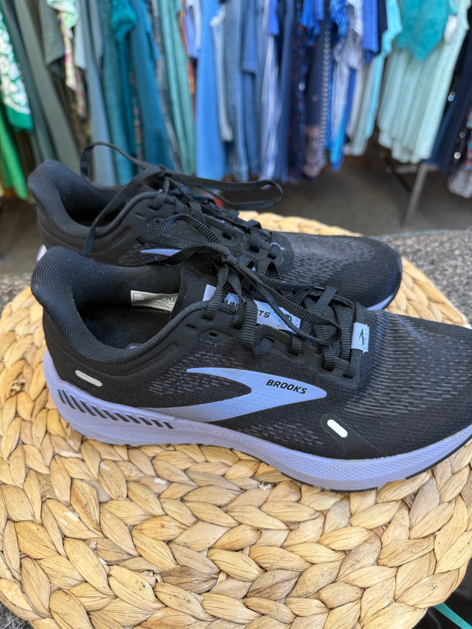Pre-owned BROOKS Black Lavender Size 7.5 Designer Sneaker