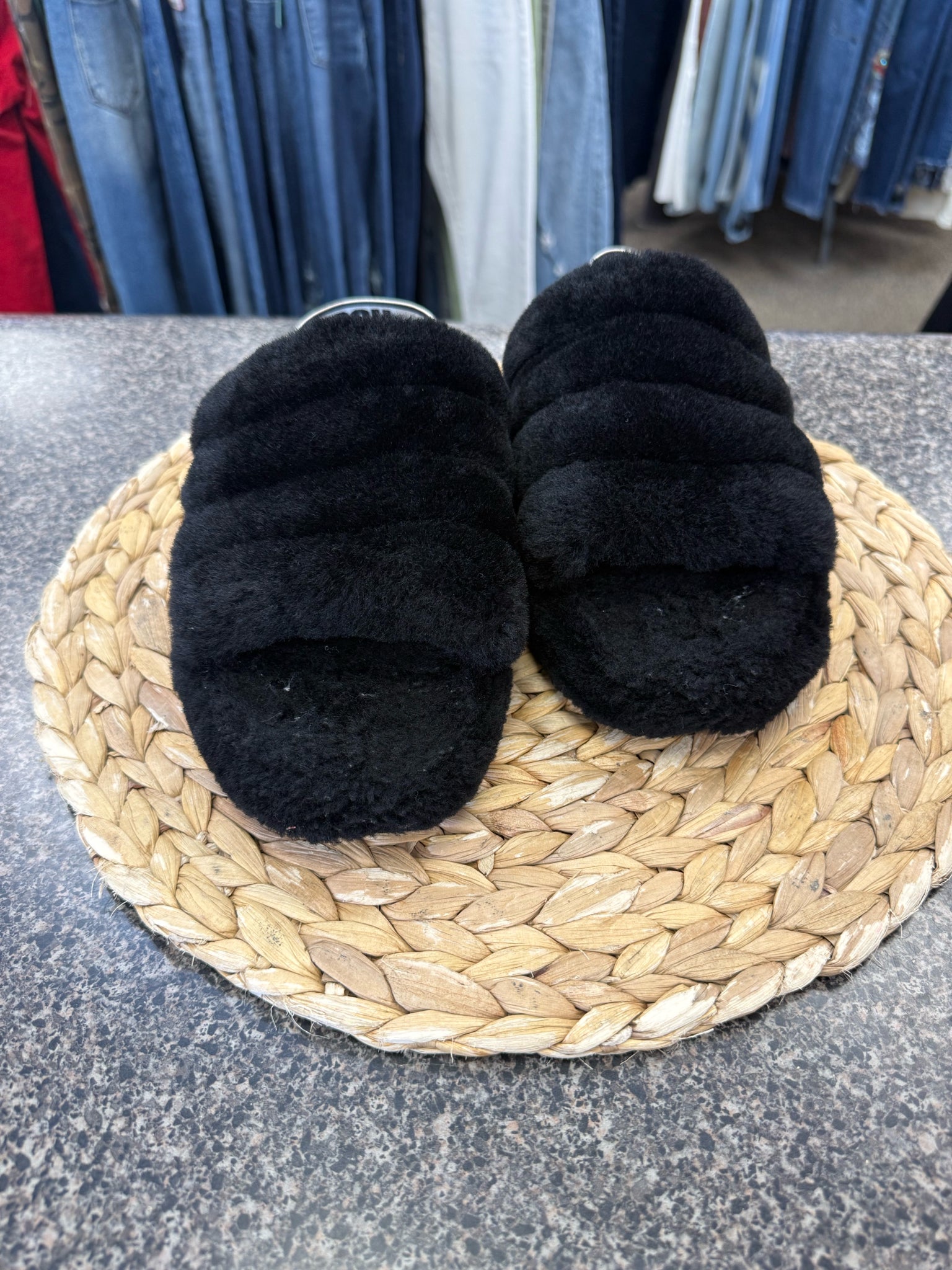 Pre-owned UGG Black Size 4 Designer Slipper