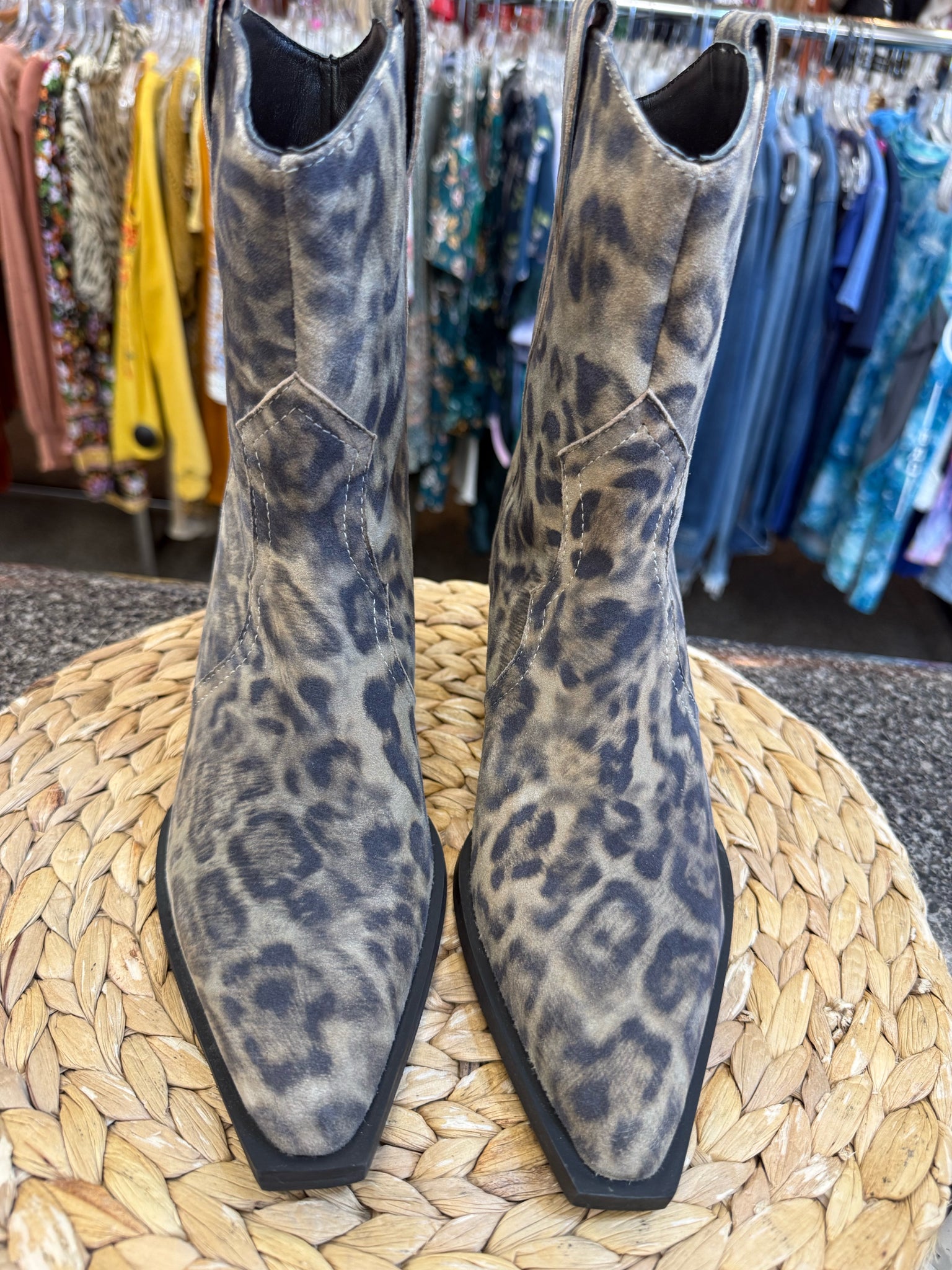 Pre-owned FREE PEOPLE Leopard Size 6.5 Boot