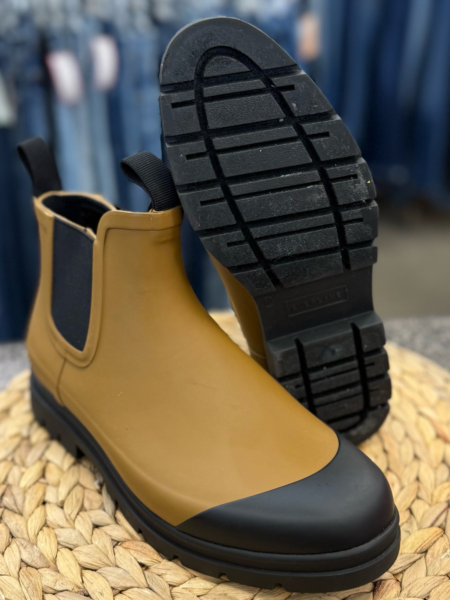 Pre-owned EVERLANE Light brown Black Trim Size 10 Designer Bootie