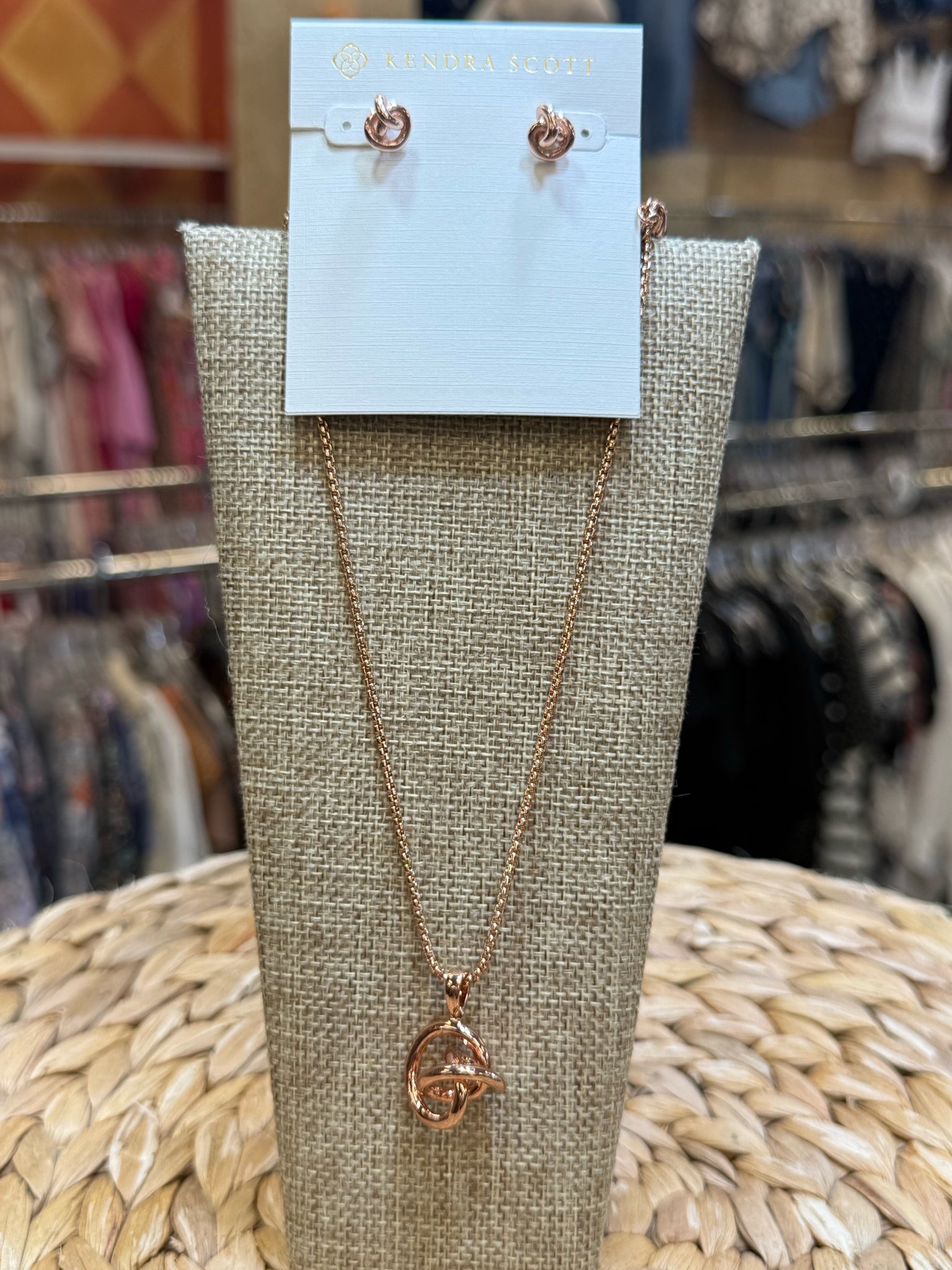Pre-owned KENDRA SCOTT Rose gold Designer Necklace Set