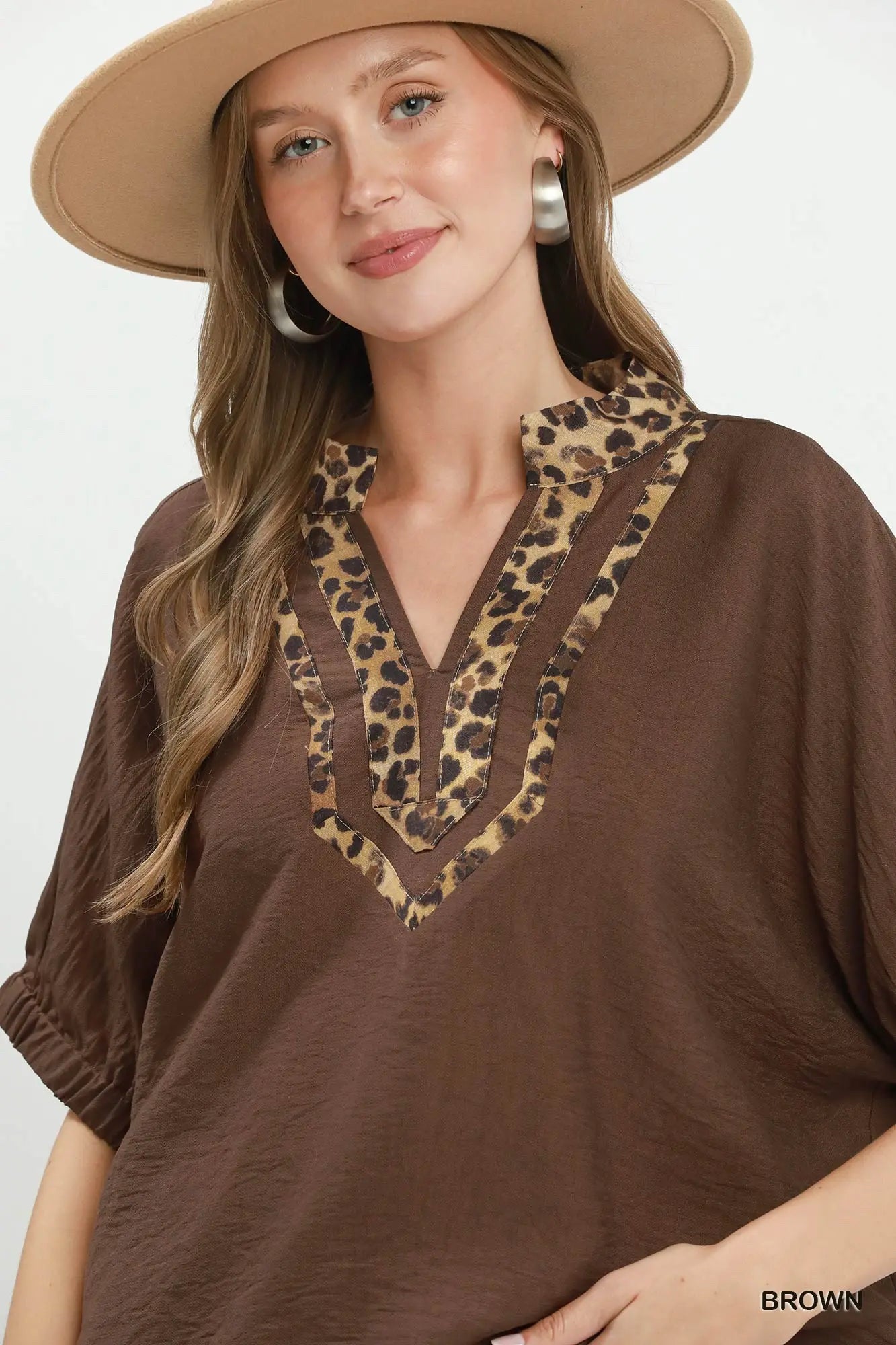 New UMGEE Dark brown Leopard Trim Size: S Short Sleeve Blouse