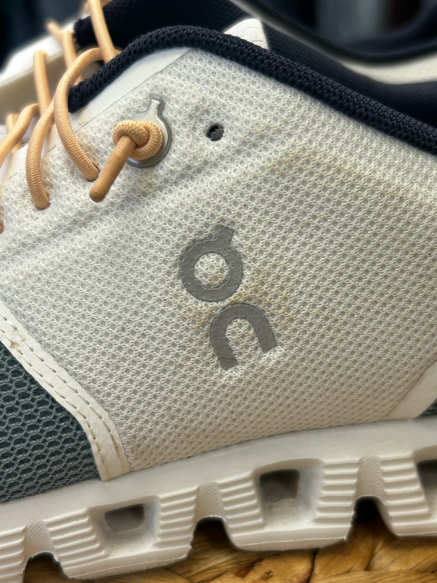 Pre-owned On Cloud White Teal Size 8 Designer Sneaker