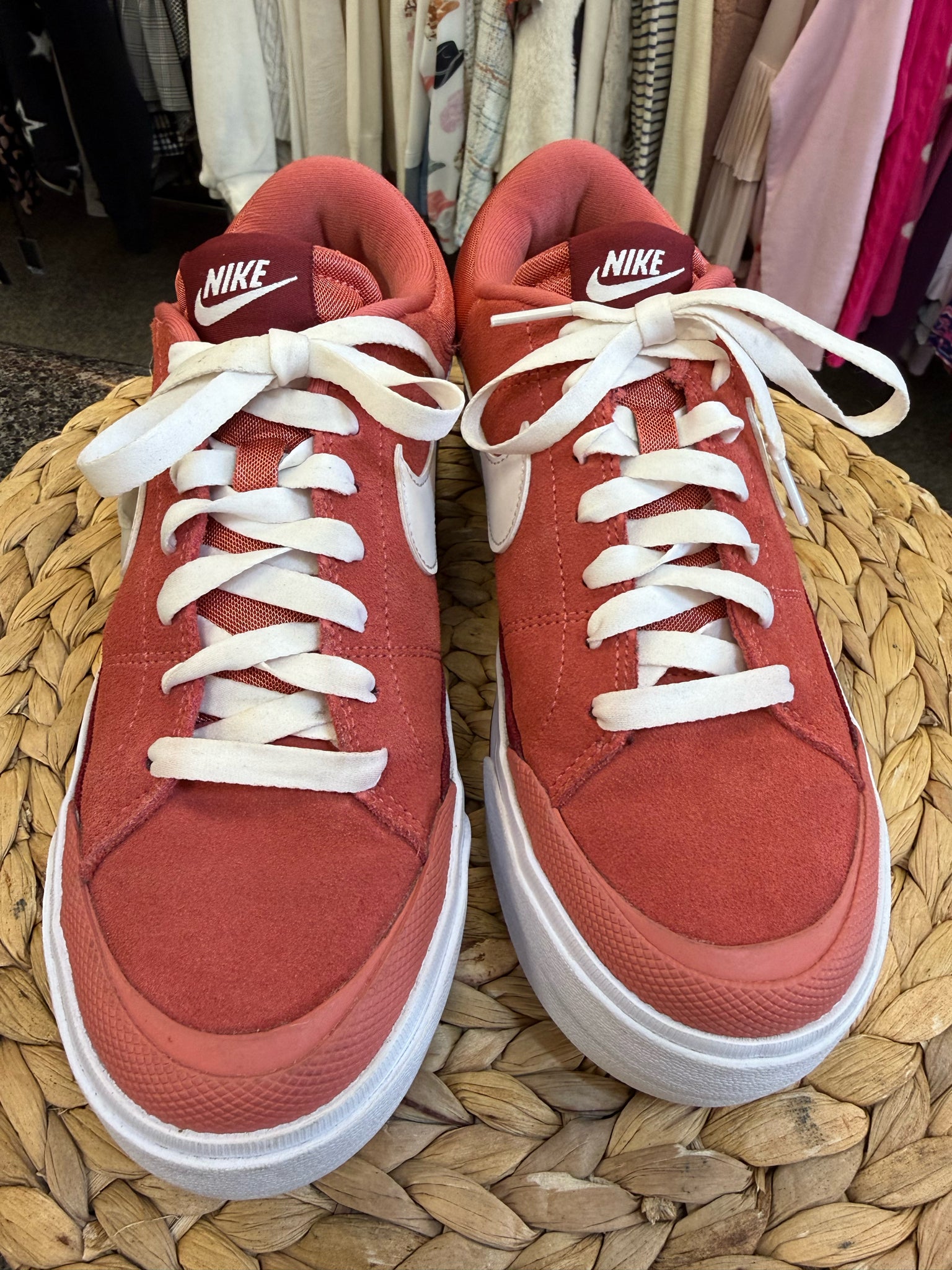 Pre-owned NIKE Red White Trim Size 8 Sneaker