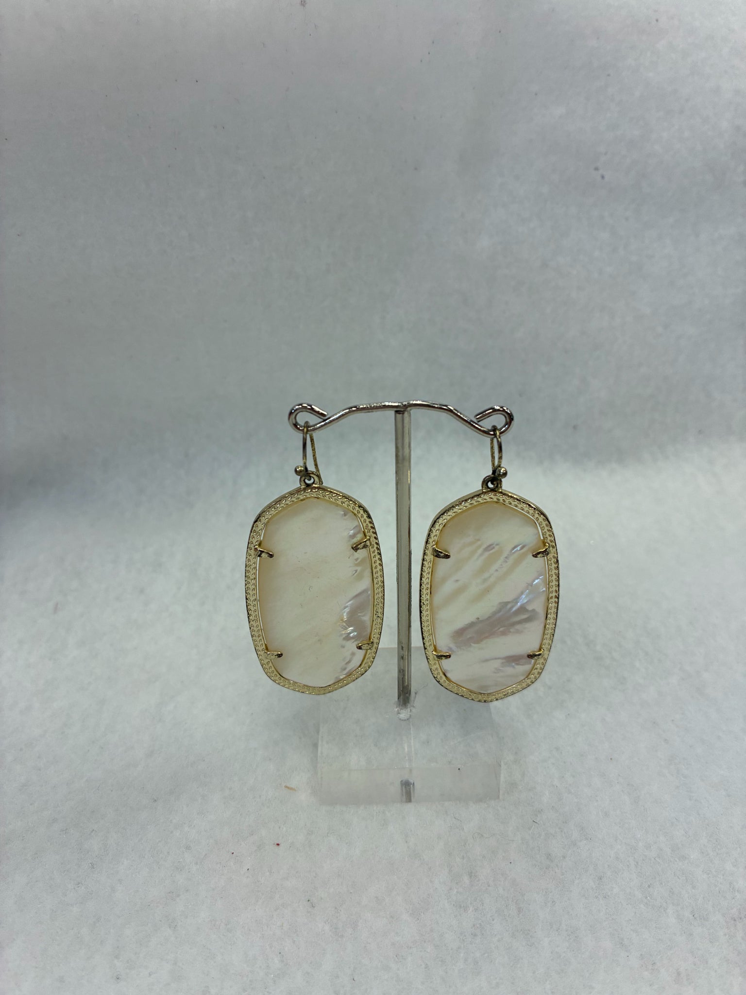 Pre-owned KENDRA SCOTT White Gold Designer Earring