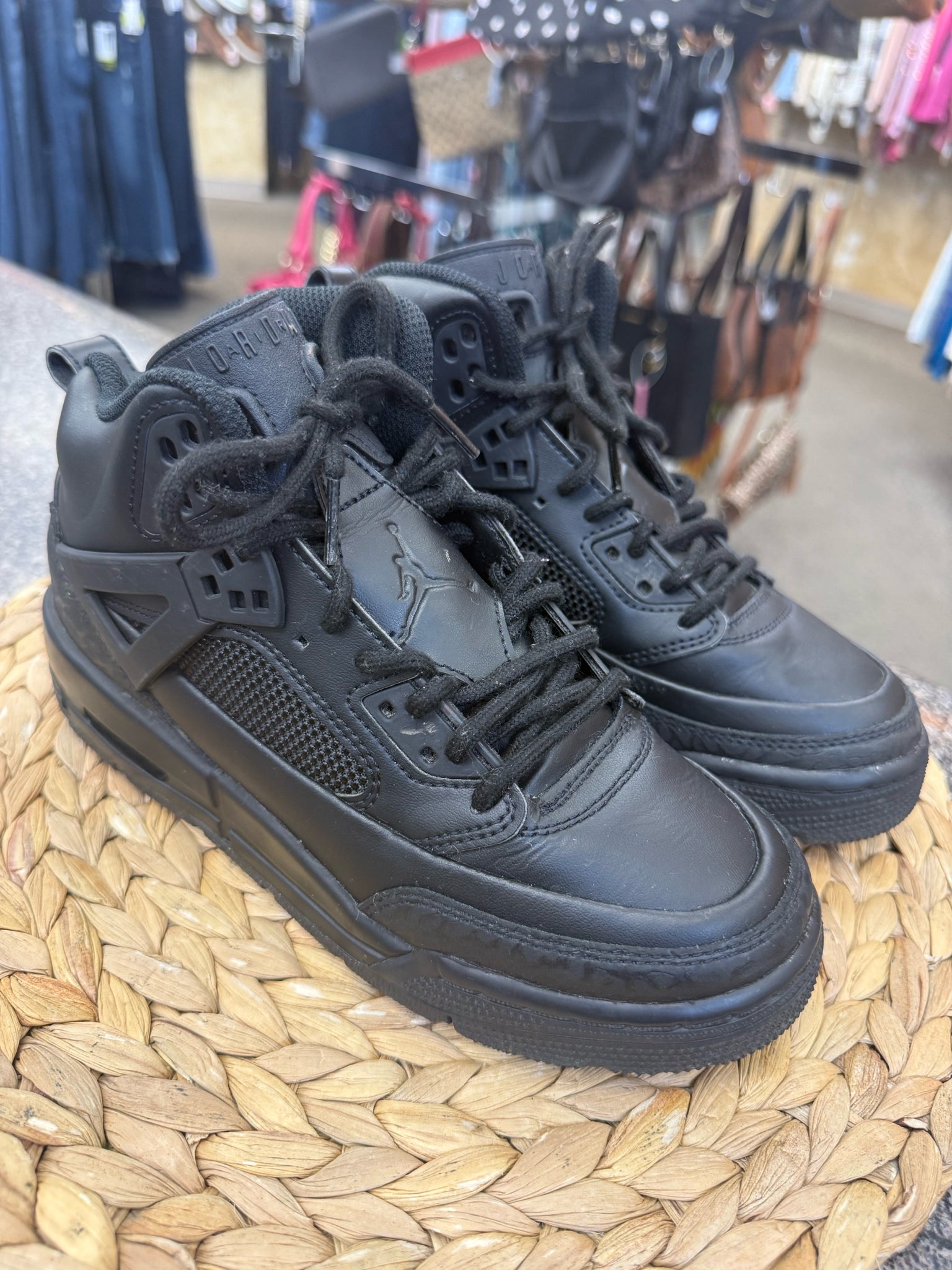 Pre-owned AIR JORDAN Black C-SIZE 5.5 Boys Designer Sneaker