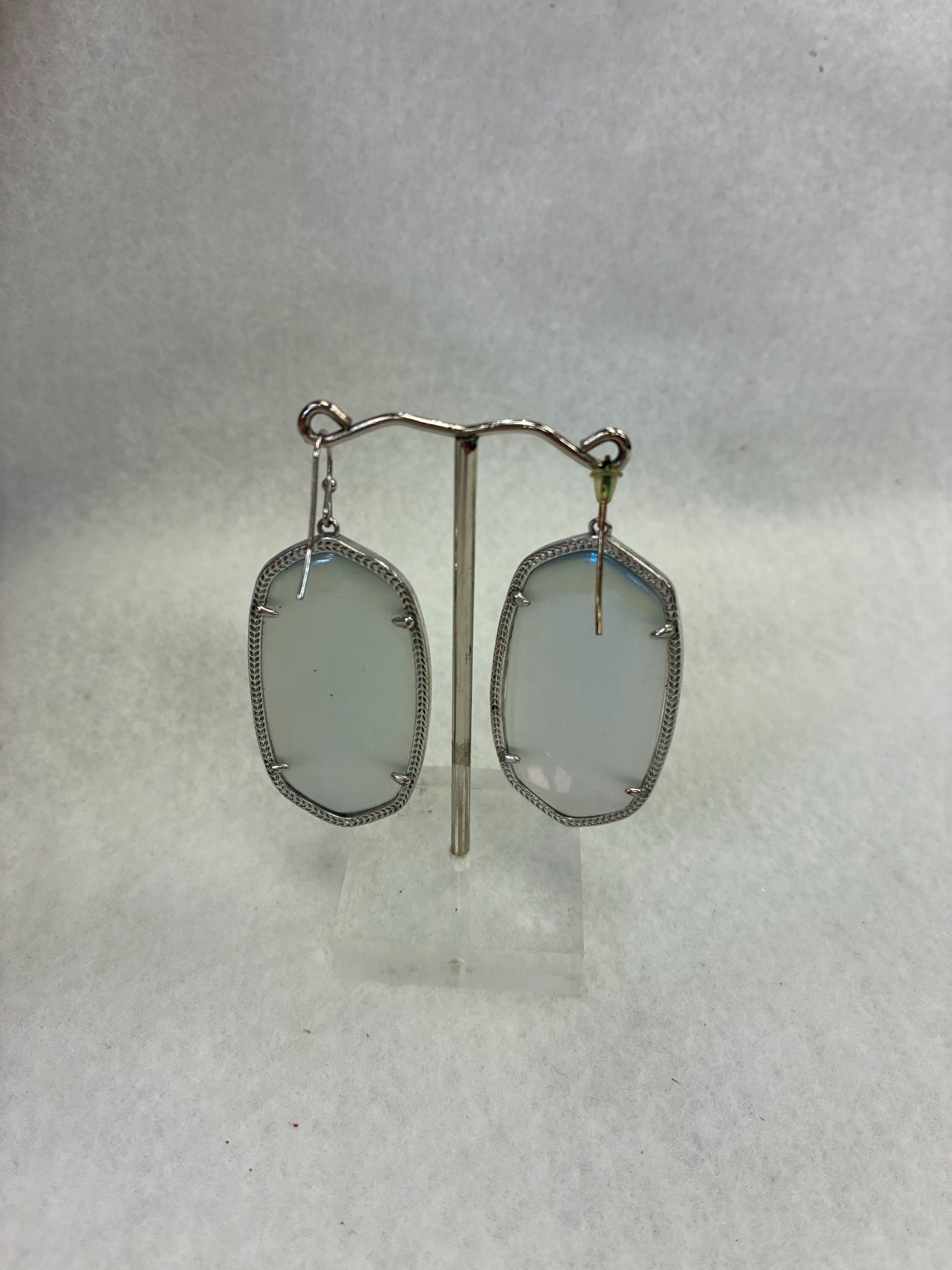Pre-owned KENDRA SCOTT Iridescent Silver Designer Earring