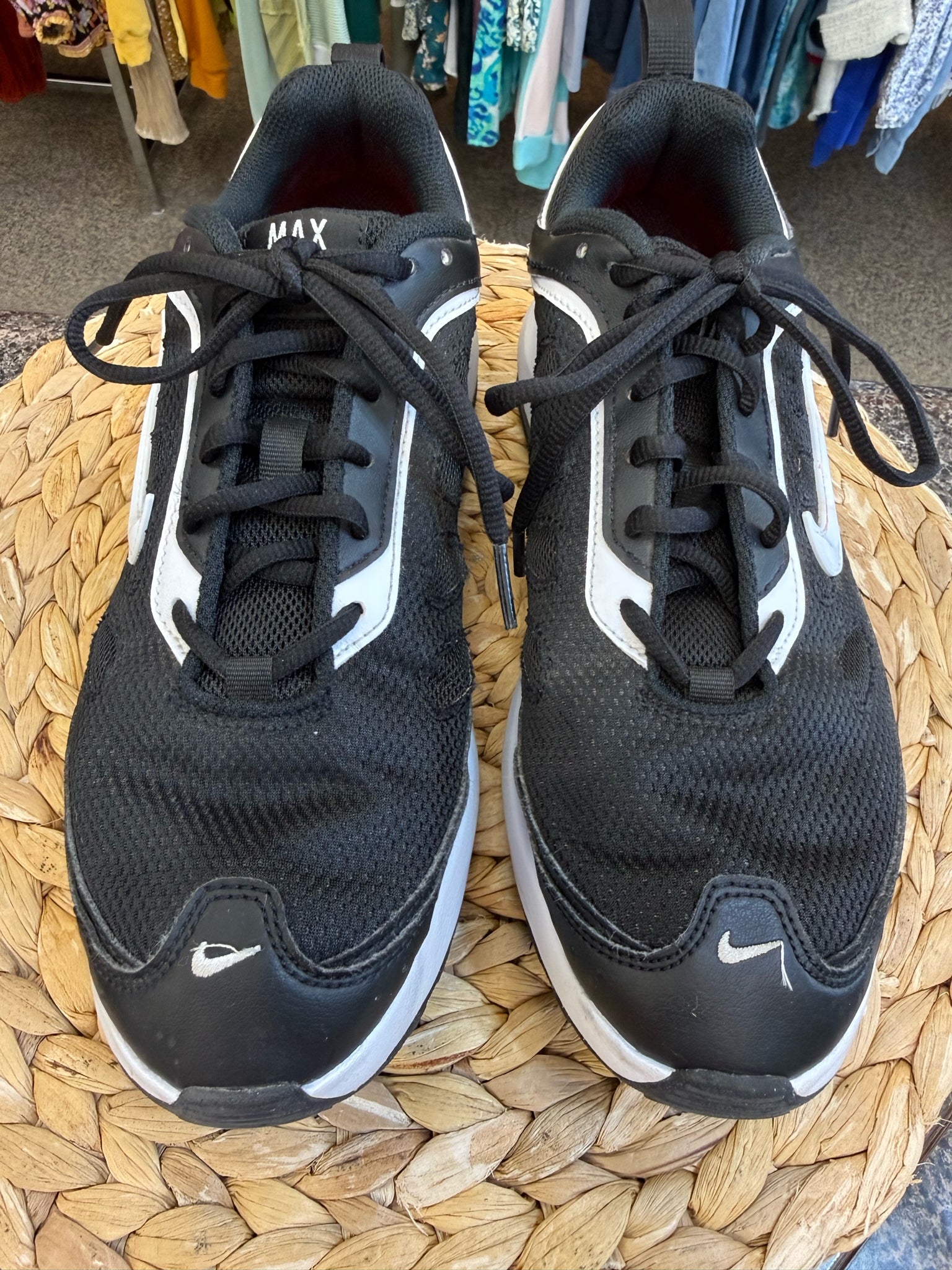 Pre-owned NIKE Black White Trim SHOE SIZE 7 MENS Sneakers