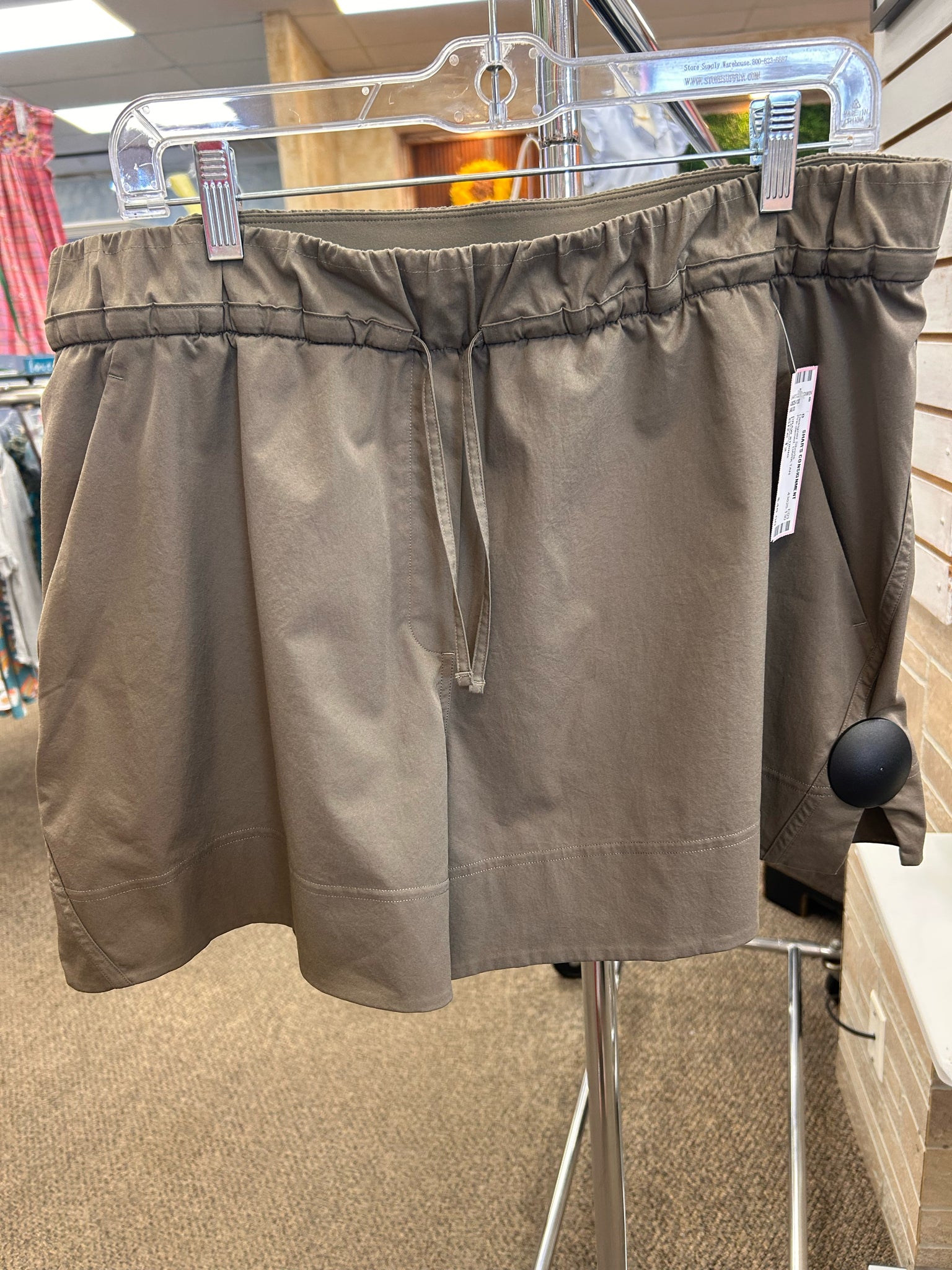 Pre-owned Lululemon DARK TAN Size: 12 Designer Shorts