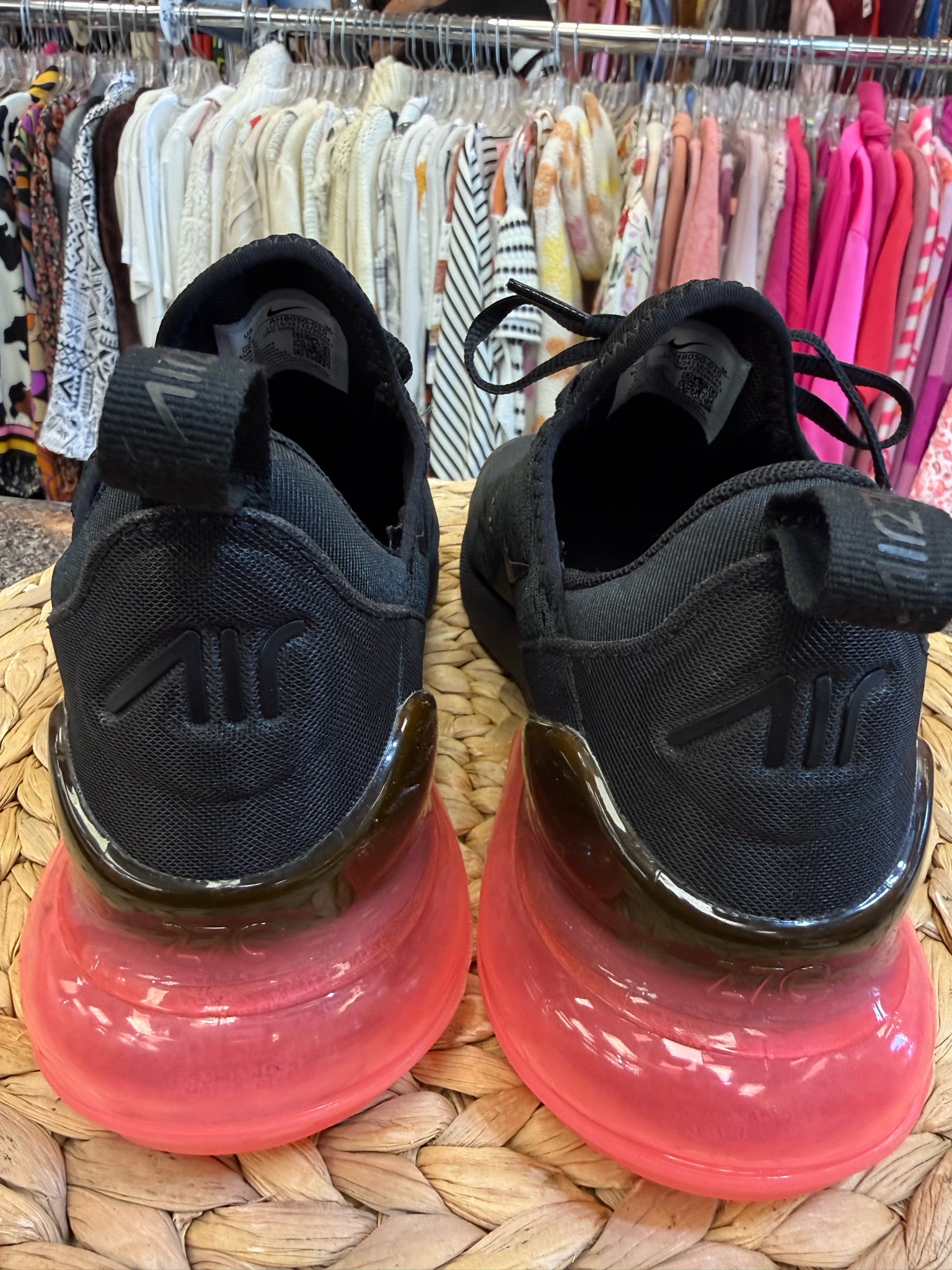 Pre-owned NIKE Black Pink Trim Size 7 Designer Sneaker