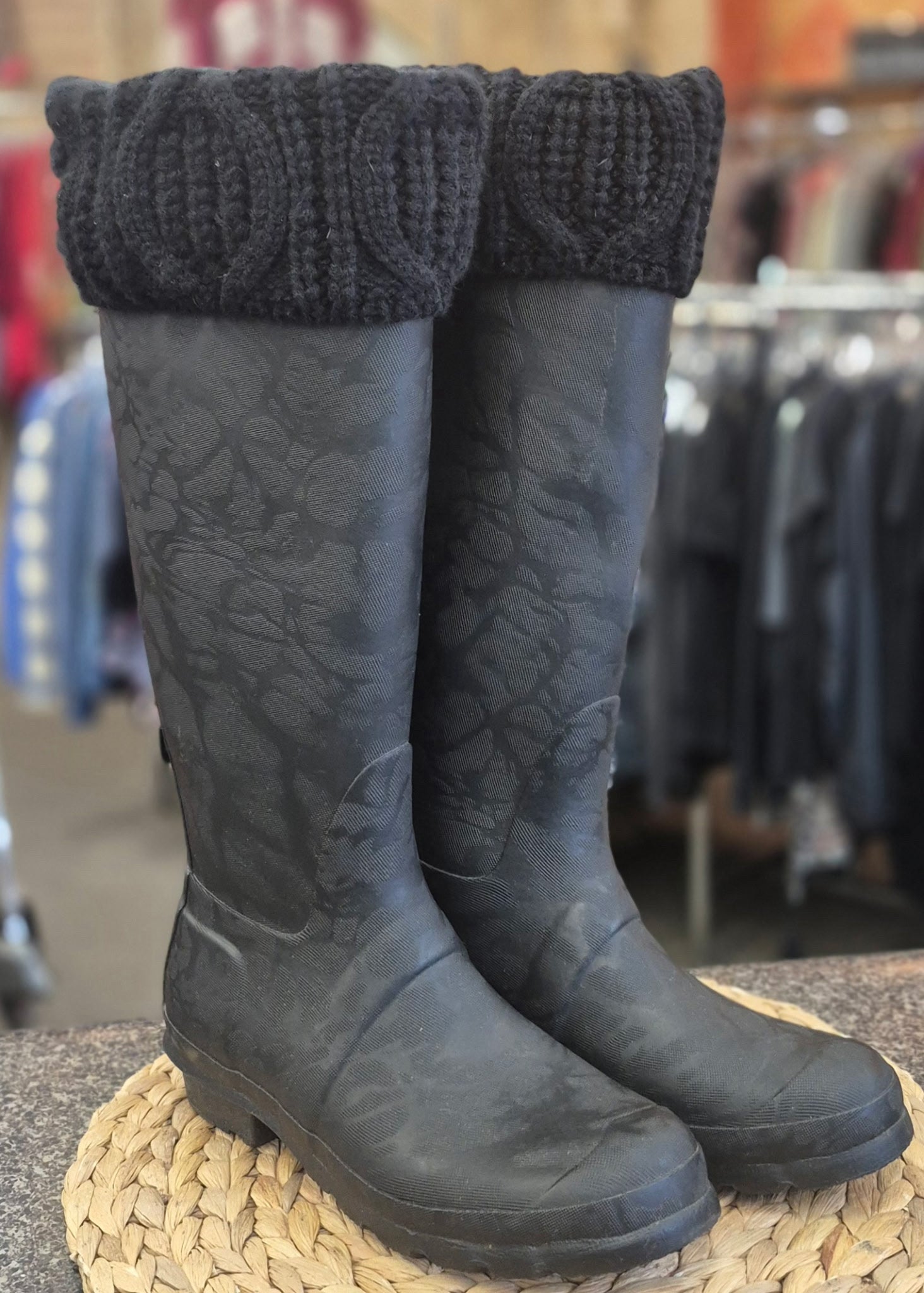 Pre-owned Hunter Black Black Print Size 9 Designer Boot