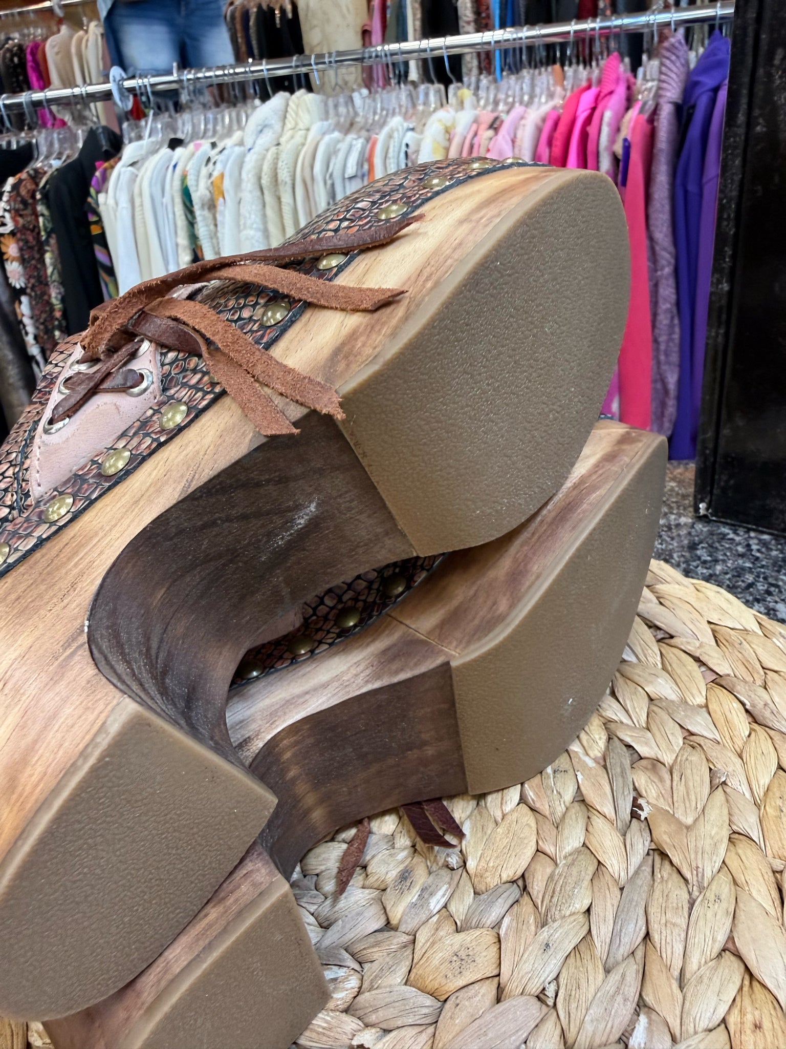 New  Without Tag FREEBIRD BROWN SNAKE Size 8 Designer Shoe