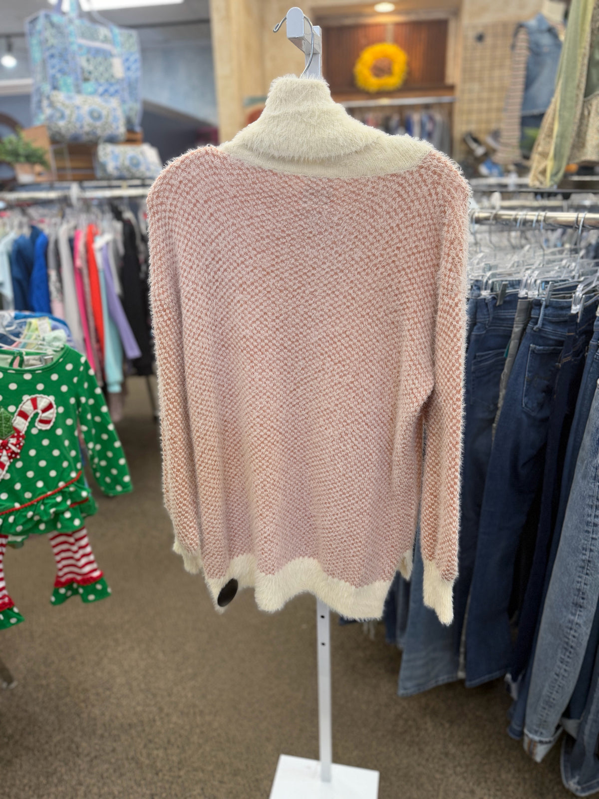 Pre-owned TCEC Peach blend Off-white Size L Long Sleeve Sweater