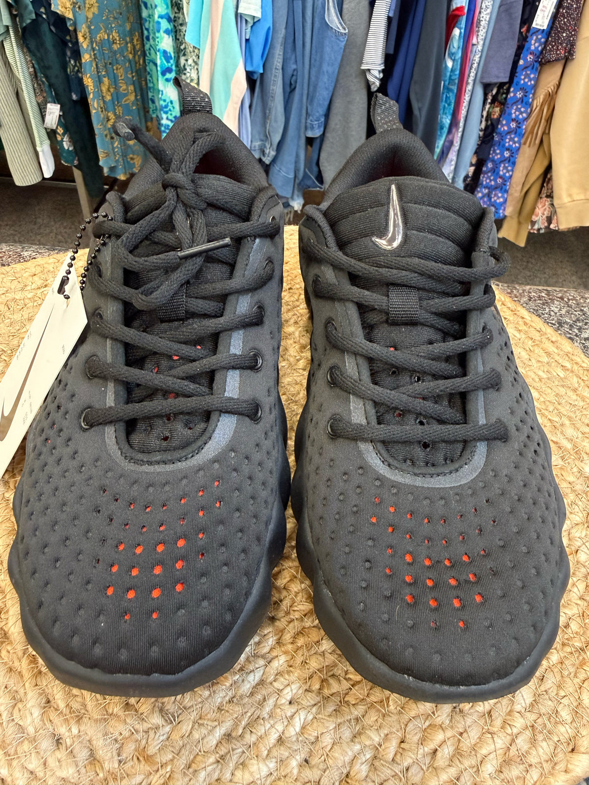 Pre-owned NIKE Black Size 8.5 Designer Sneaker