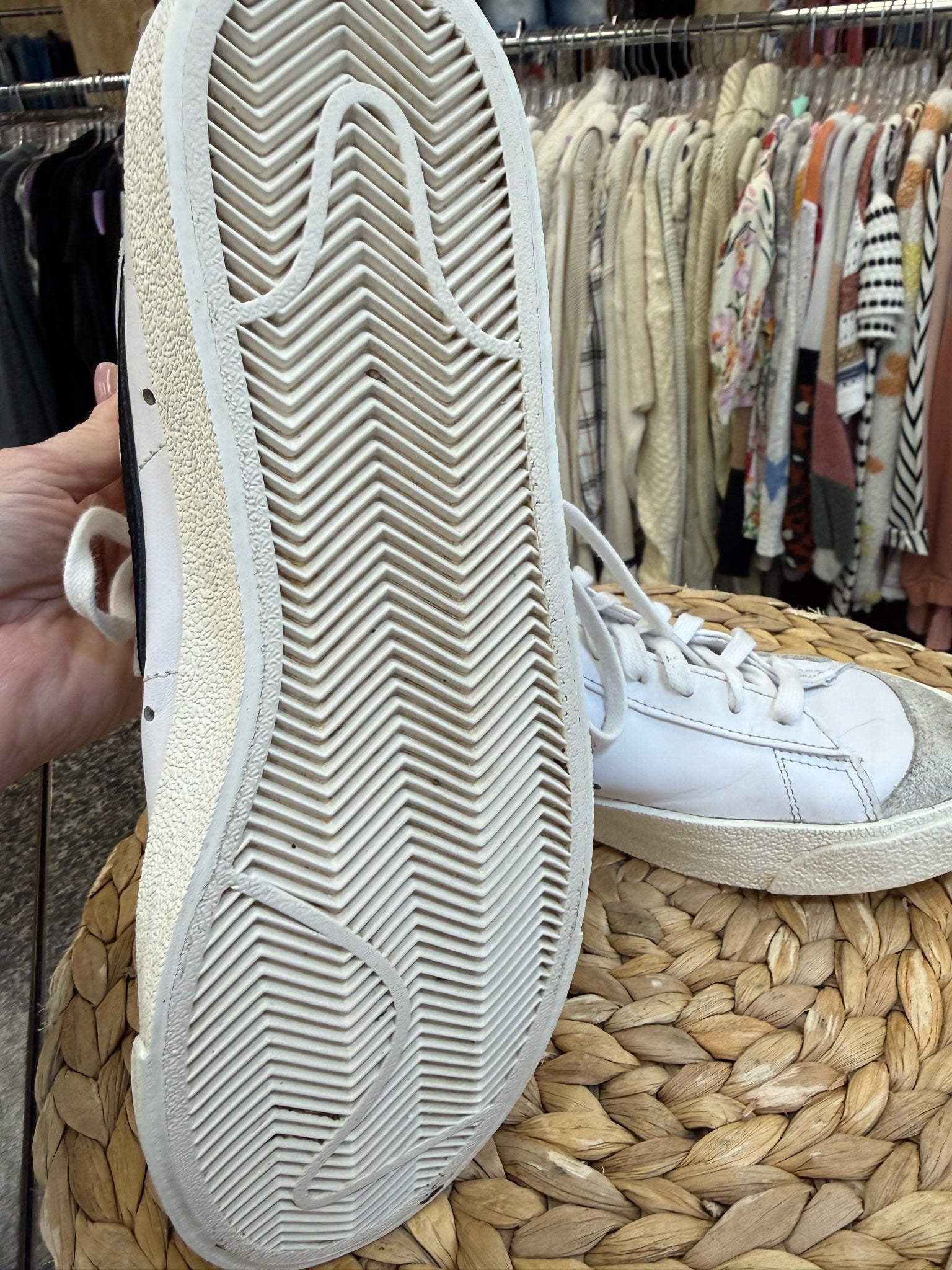 Pre-owned NIKE White Black Size 8 Designer Sneaker