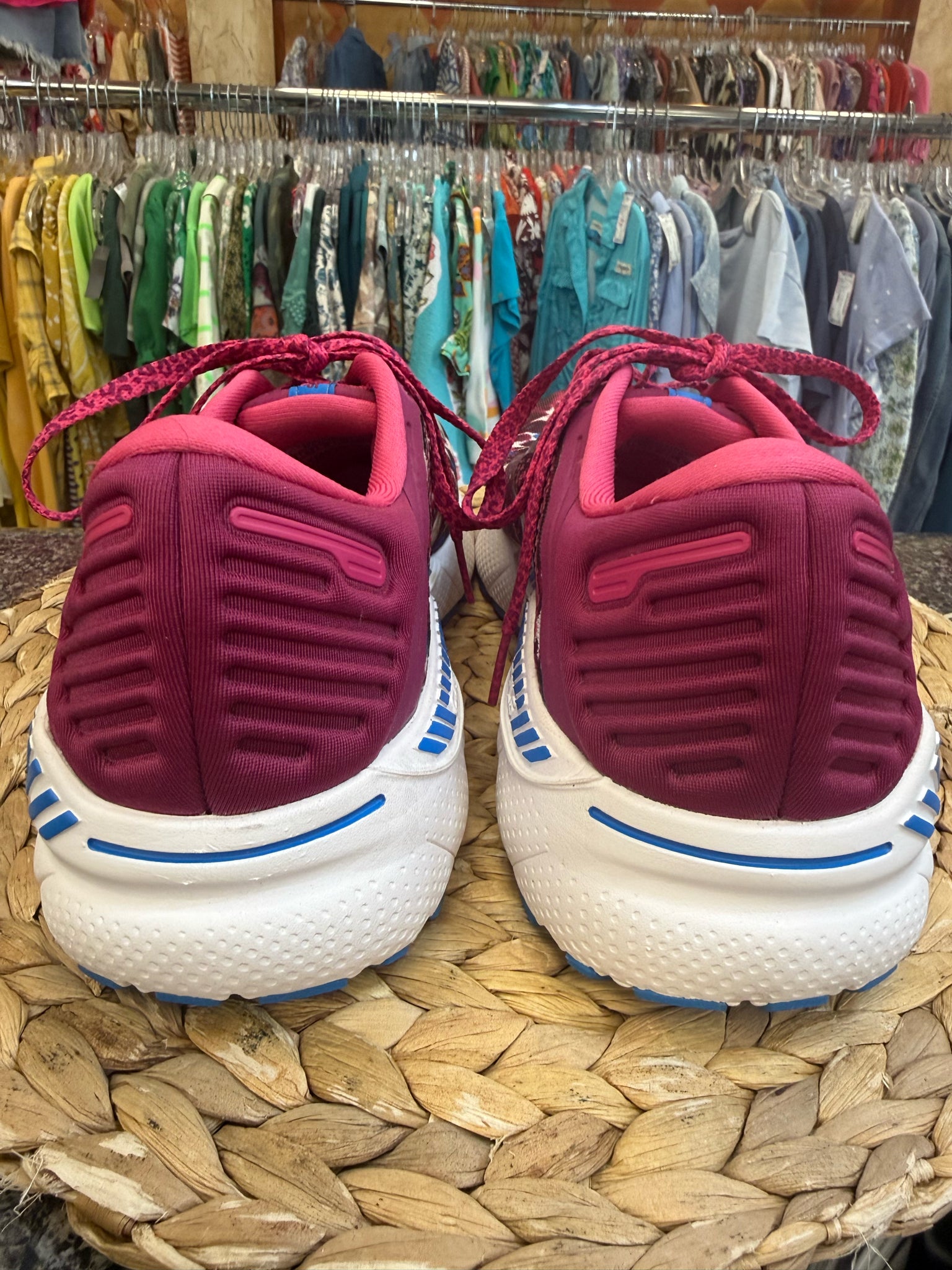Pre-owned BROOKS Dark Pink Animal Blue Size 11 Designer Sneaker