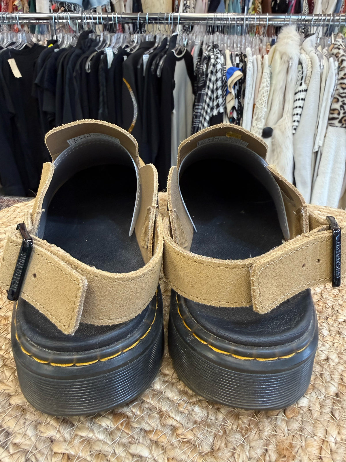 New  Without Tag DR MARTENS Tan Size 8 Designer Shoe