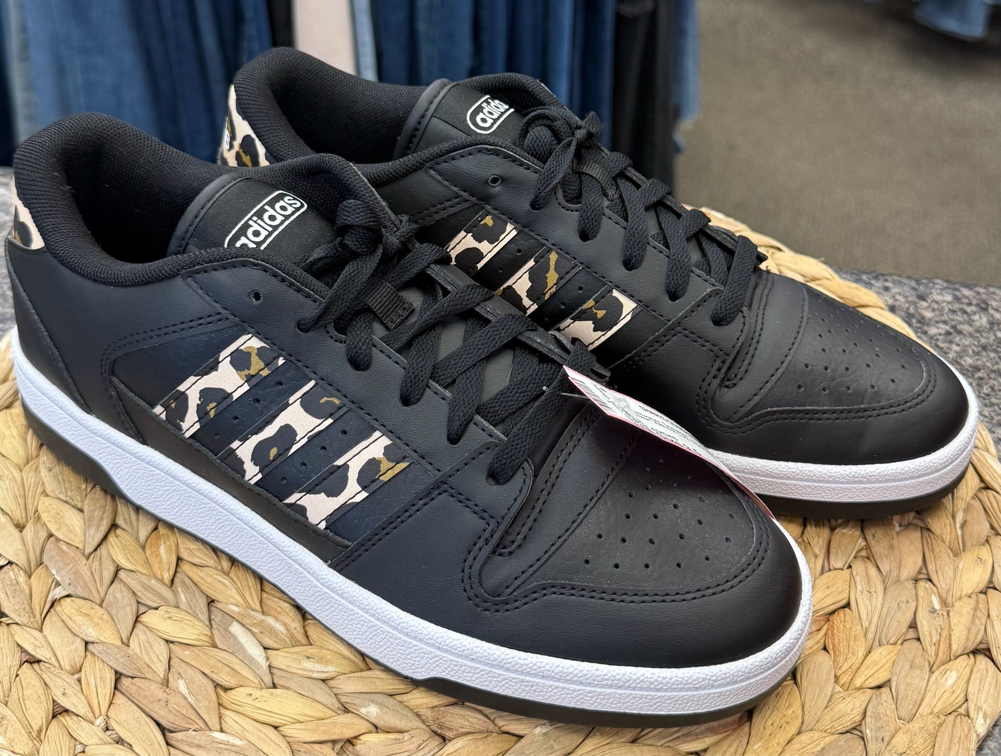 New  Without Tag ADIDAS Black Animal Trim Size 9.5 Designer Sneaker