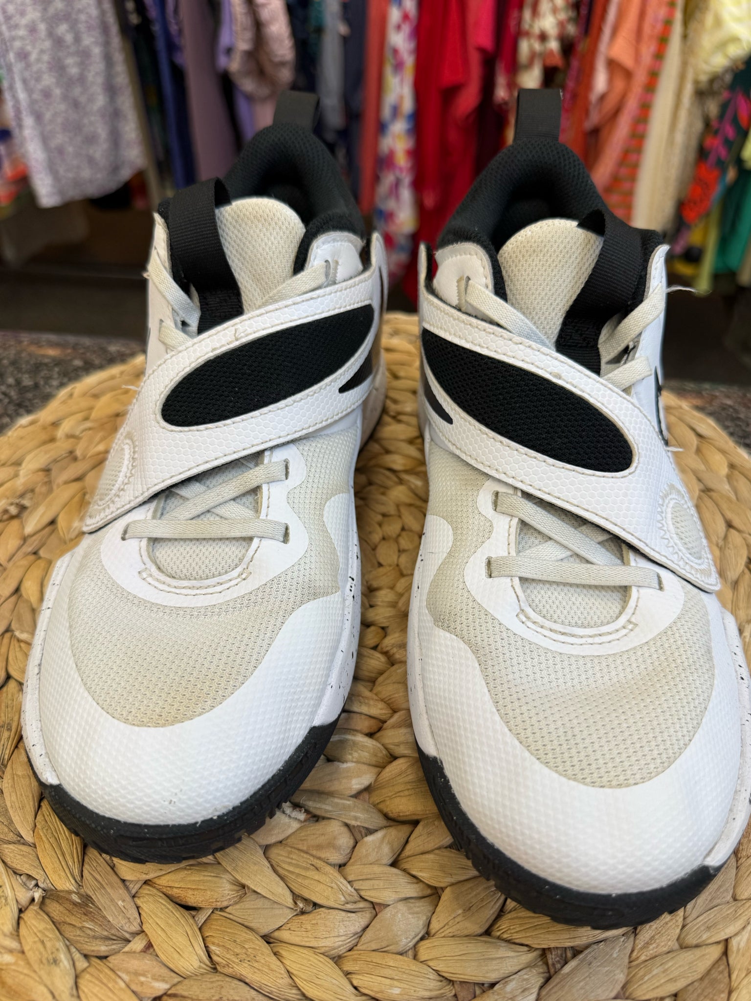 Pre-owned NIKE White Black C-SIZE 6 Boys Sneaker