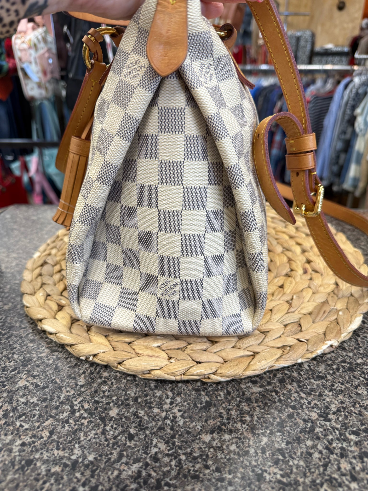 Pre-owned LOUIS VUITTON White Signature Crossbody Designer Purse