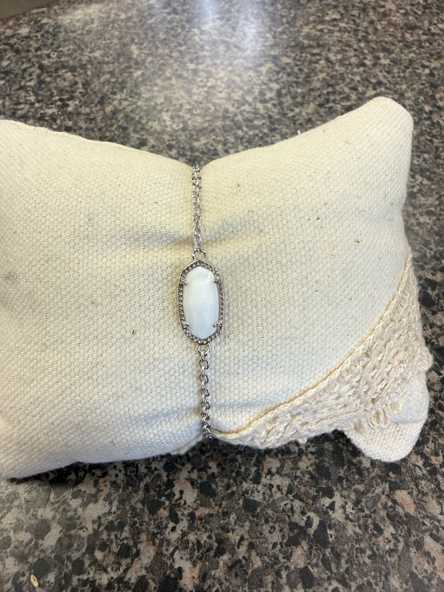 Pre-owned KENDRA SCOTT White Designer Bracelet