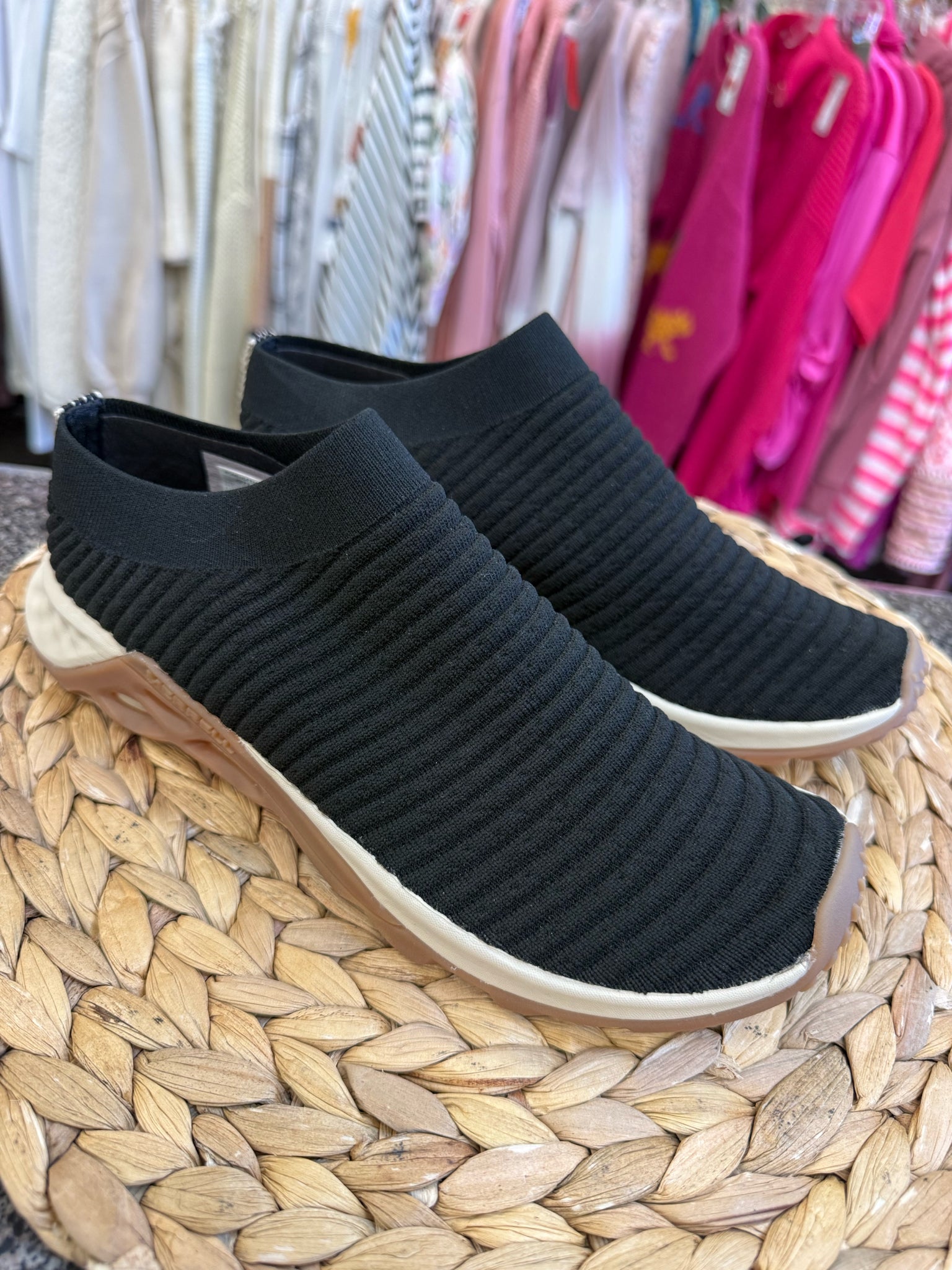 Pre-owned MERRELL Black Size 7.5 Designer Sneaker