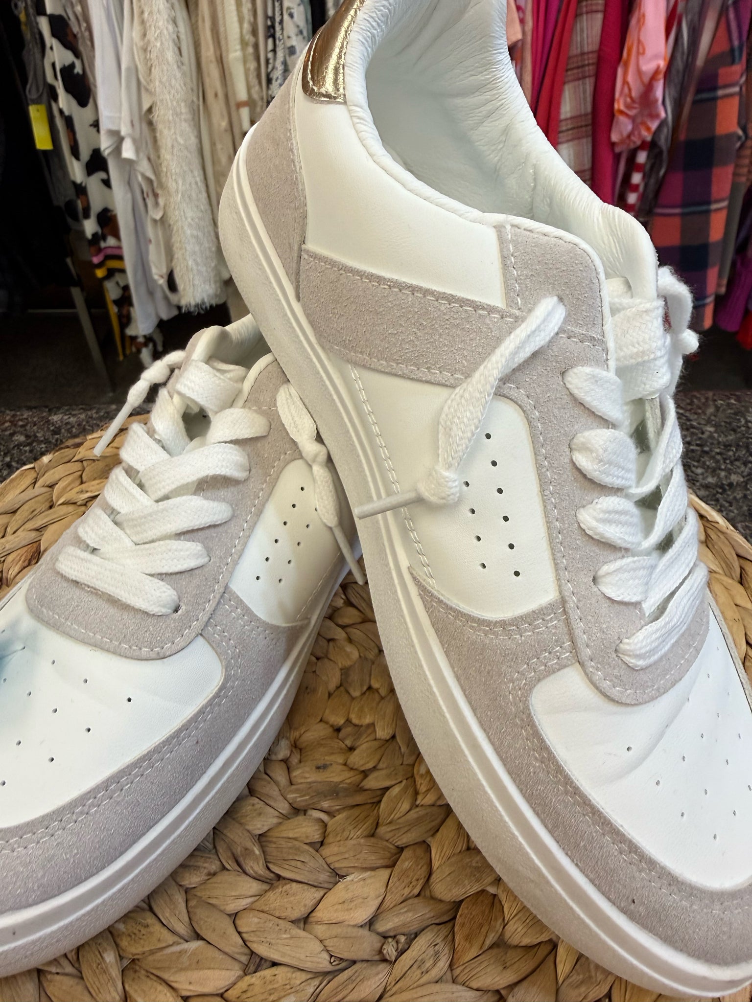 Pre-owned VINTAGE HAVANA White Cream Size 8 Designer Sneaker