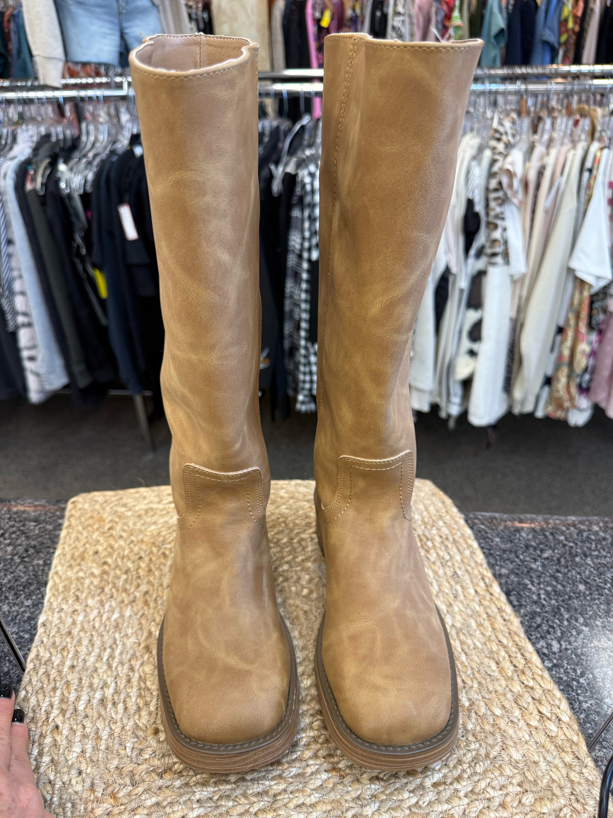 Pre-owned STEVE MADDEN Tan Size 6.5 Boot