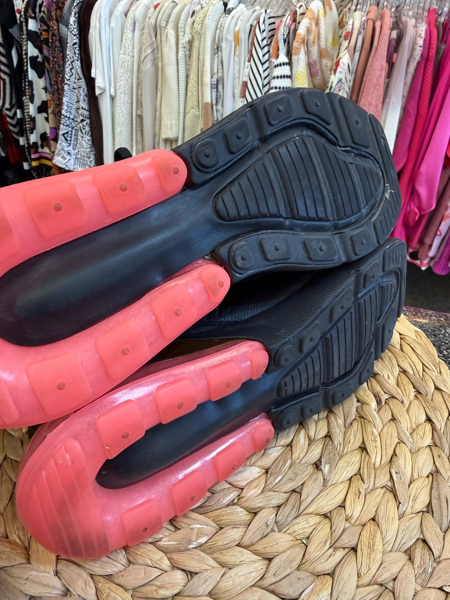 Pre-owned NIKE Black Pink Trim Size 7 Designer Sneaker