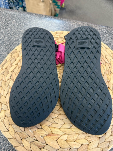 New  Without Tag CHACO Hot pink Black Size 8 Sandal