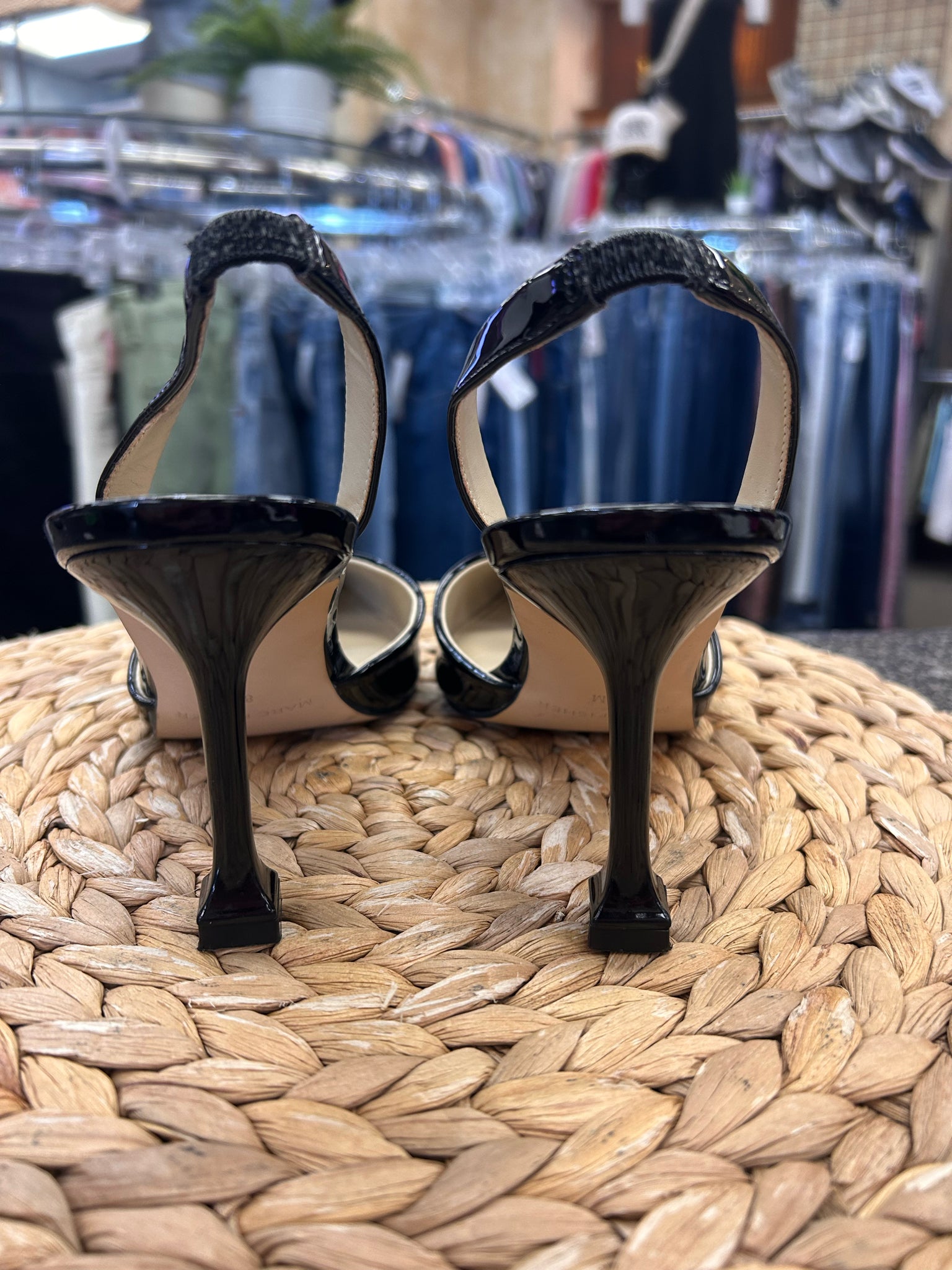 Pre-owned MARC FISHER Black patent Size 8 Heel
